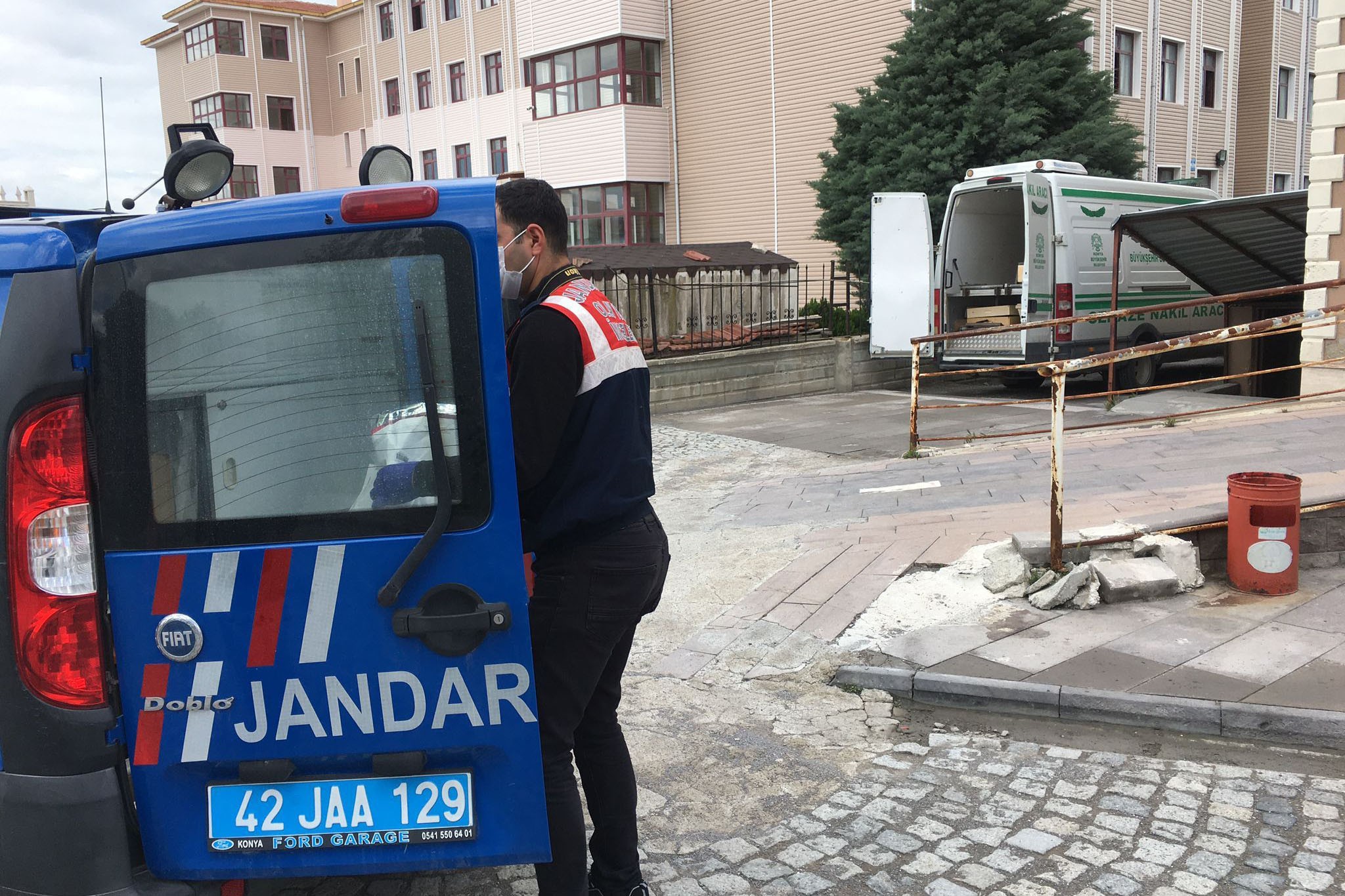 Konya'da yakılarak öldürülen biri kadın 2 kişinin cansız bedeni yol kenarında bulundu