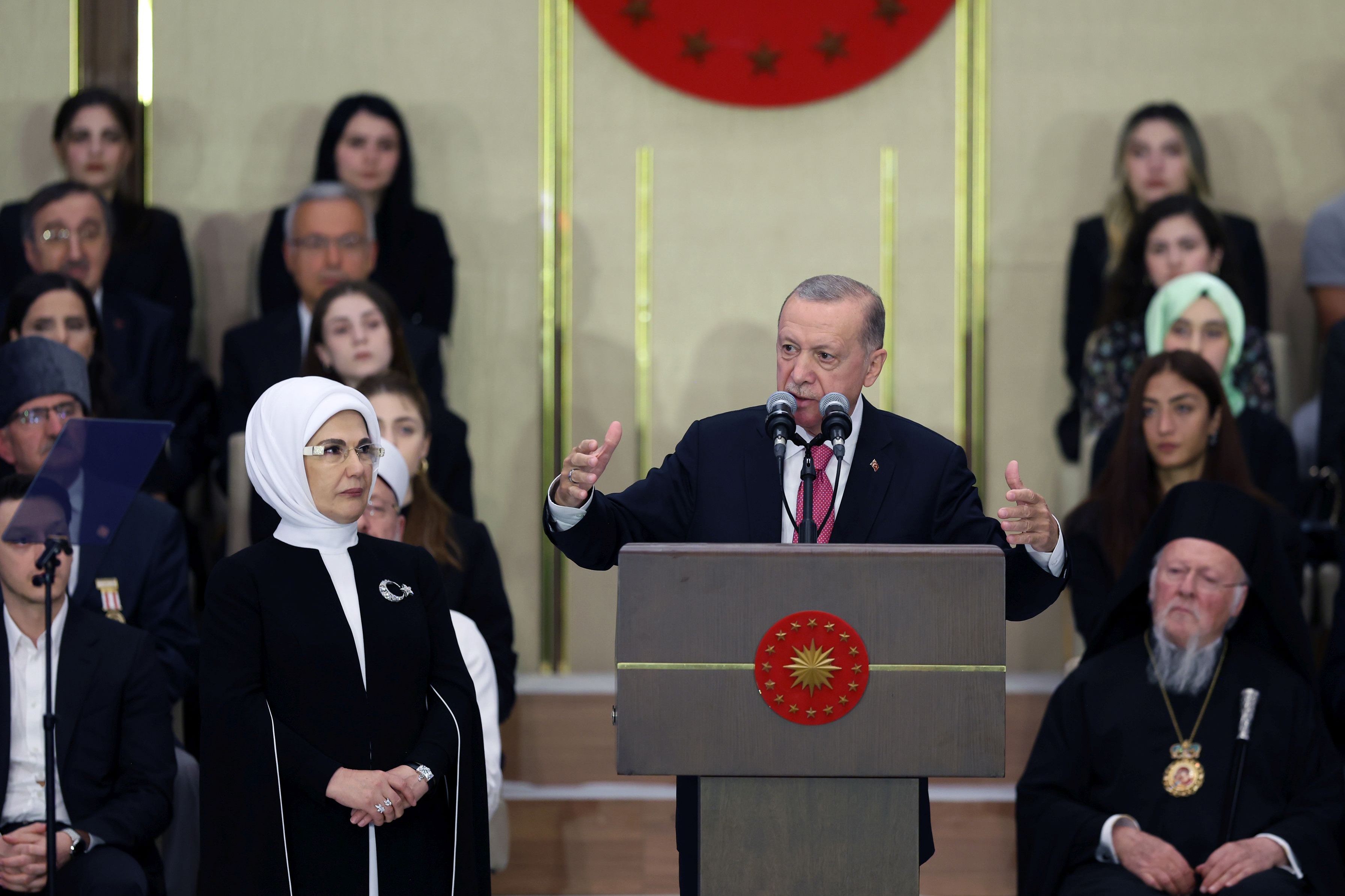 Cumhurbaşkanı Erdoğan muhalefete önce “küçük hesaplarının peşine düştüler” dedi sonra barış çağrısı yaptı