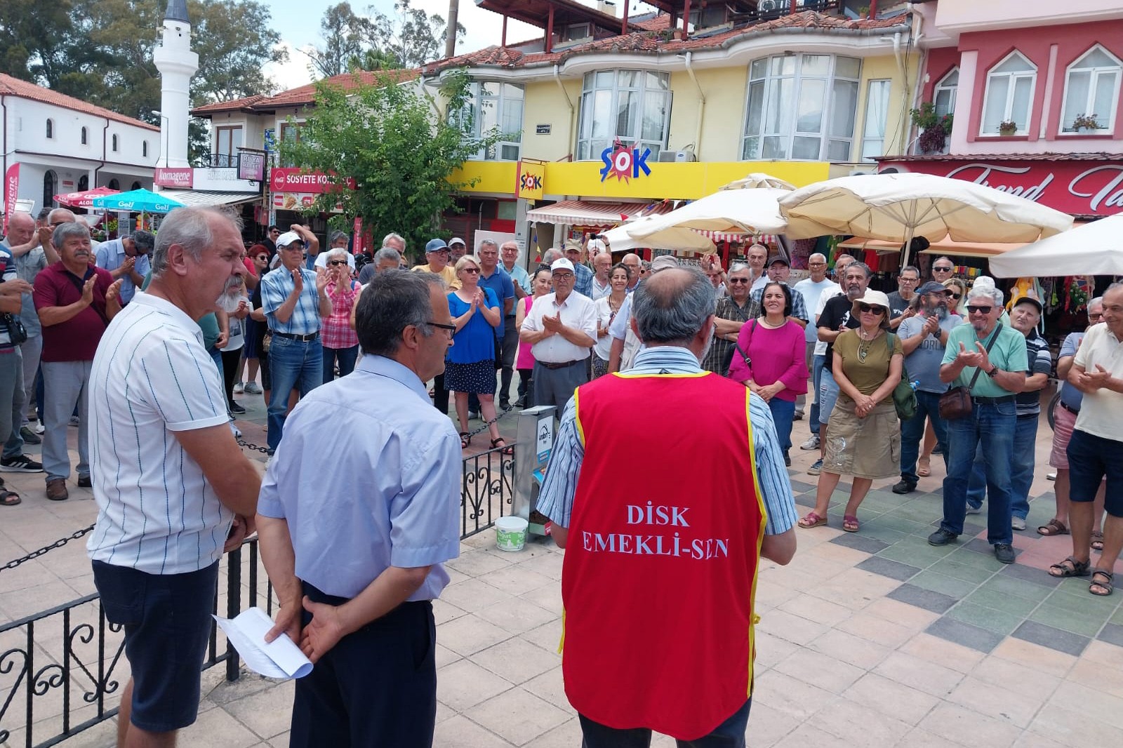 Muğla’da emekliler zamlara tepki gösterdi