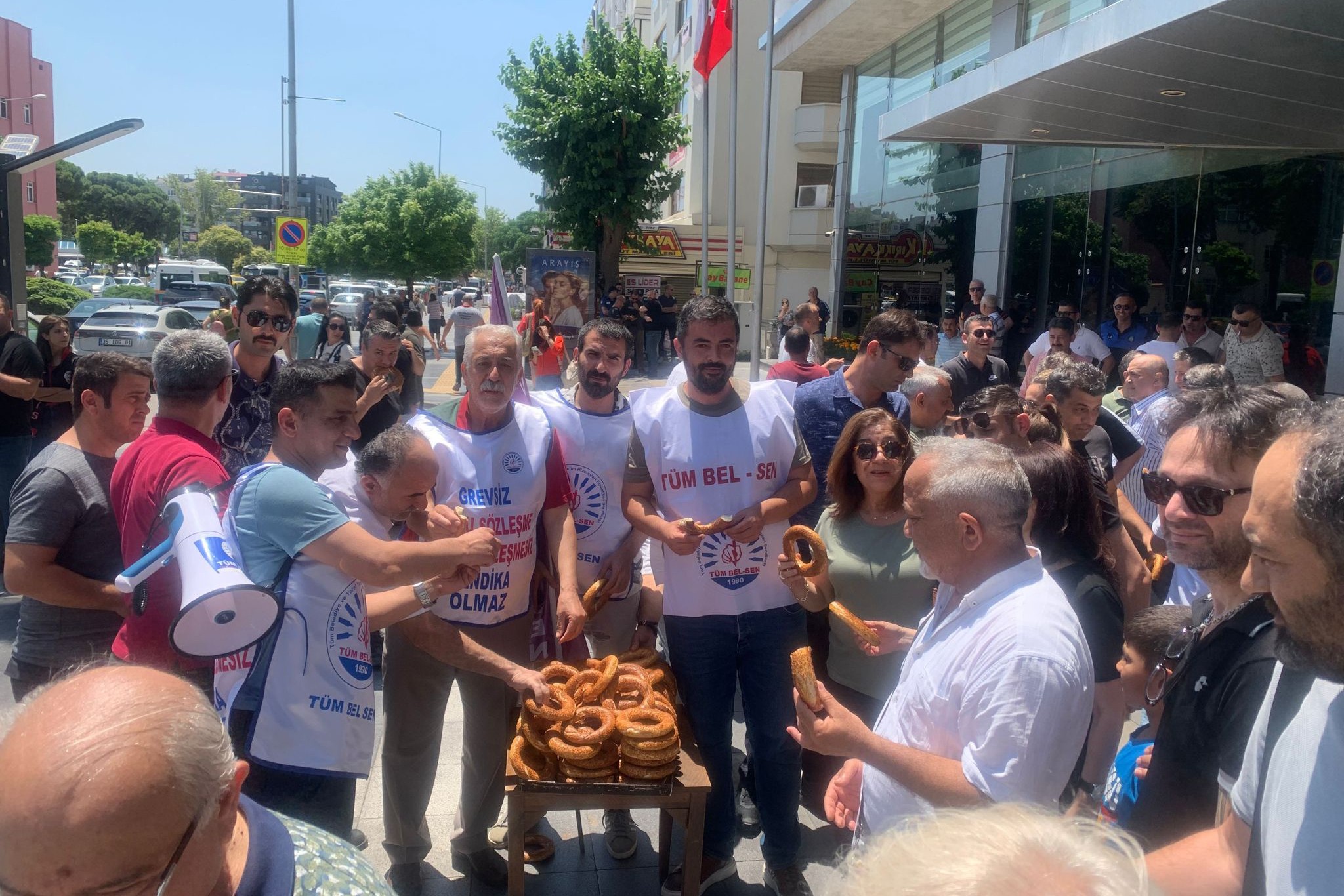 Karşıyaka Belediyesi emekçileri: Lütuf değil haklarımızı istiyoruz