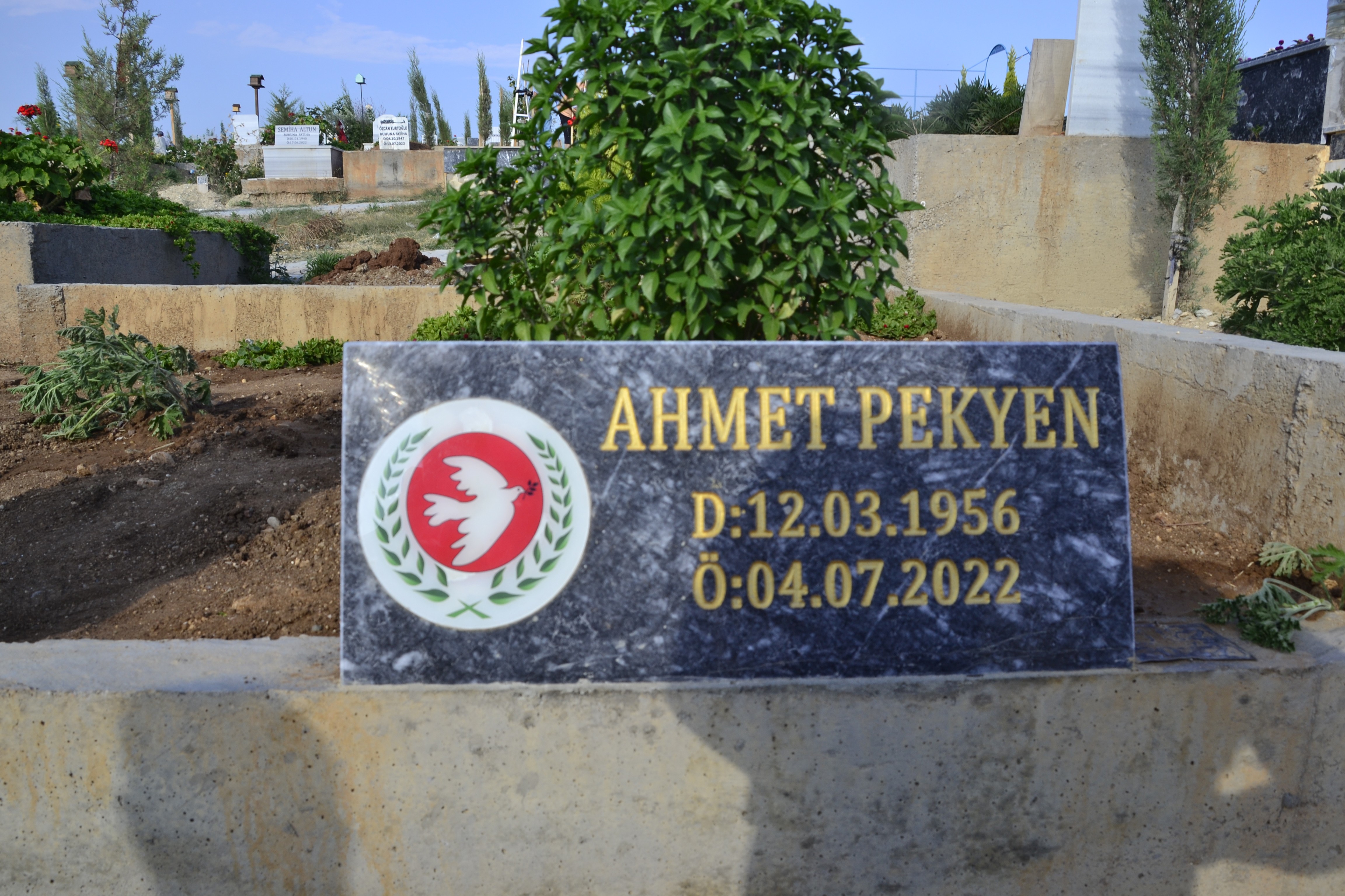 Ahmet Pekyen'in mezarı 