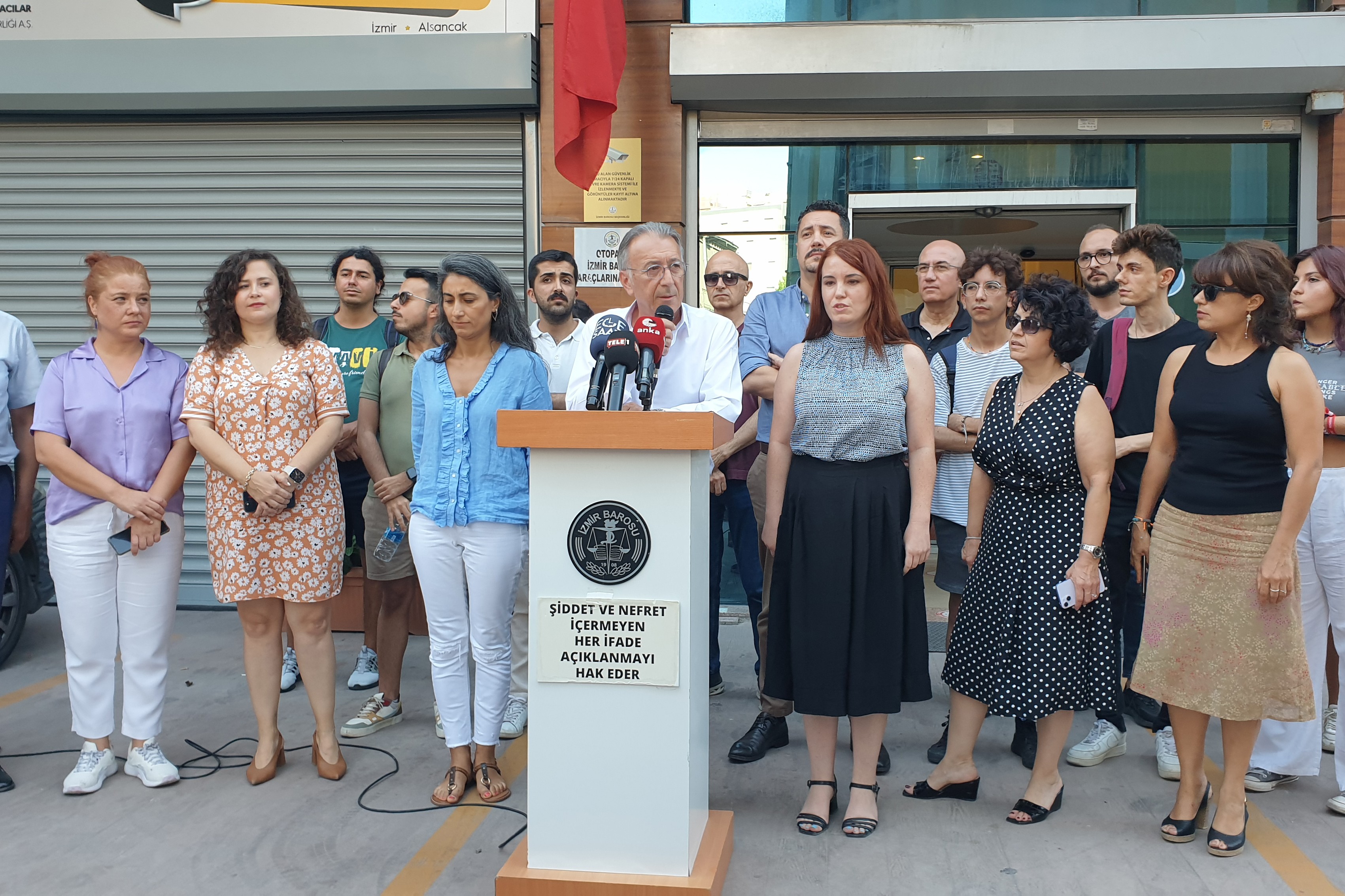 İzmir Barosu'ndan Onur Yürüyüşü'ndeki şiddete suç duyurusu