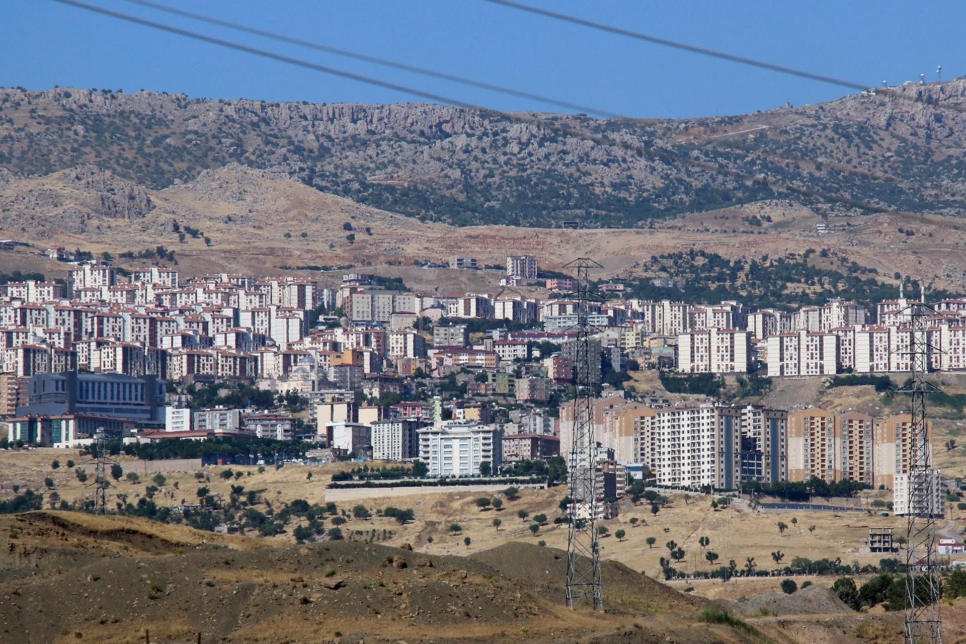 Şırnak’ta sağlık sistemi çöküşte: 'Taşımalı sağlık sistemi', hastaneye çevrilen okullar