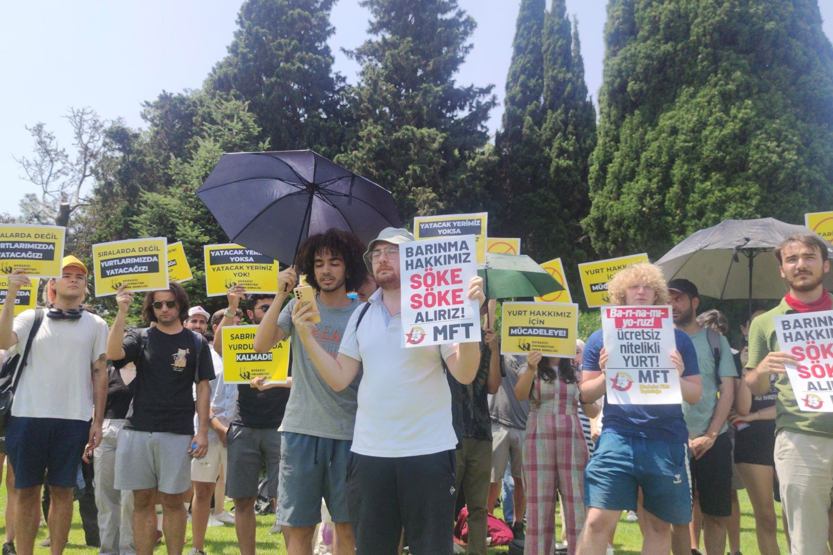 Boğaziçi Üniversitesi'nde öğrenciler barınma krizine karşı eylemde