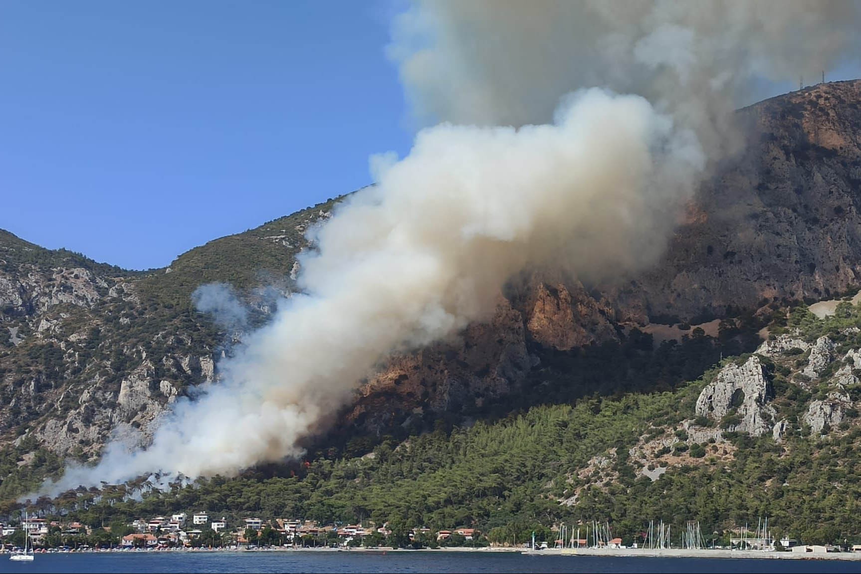 Muğla'da çıkan orman yangını kontrol altına alındı