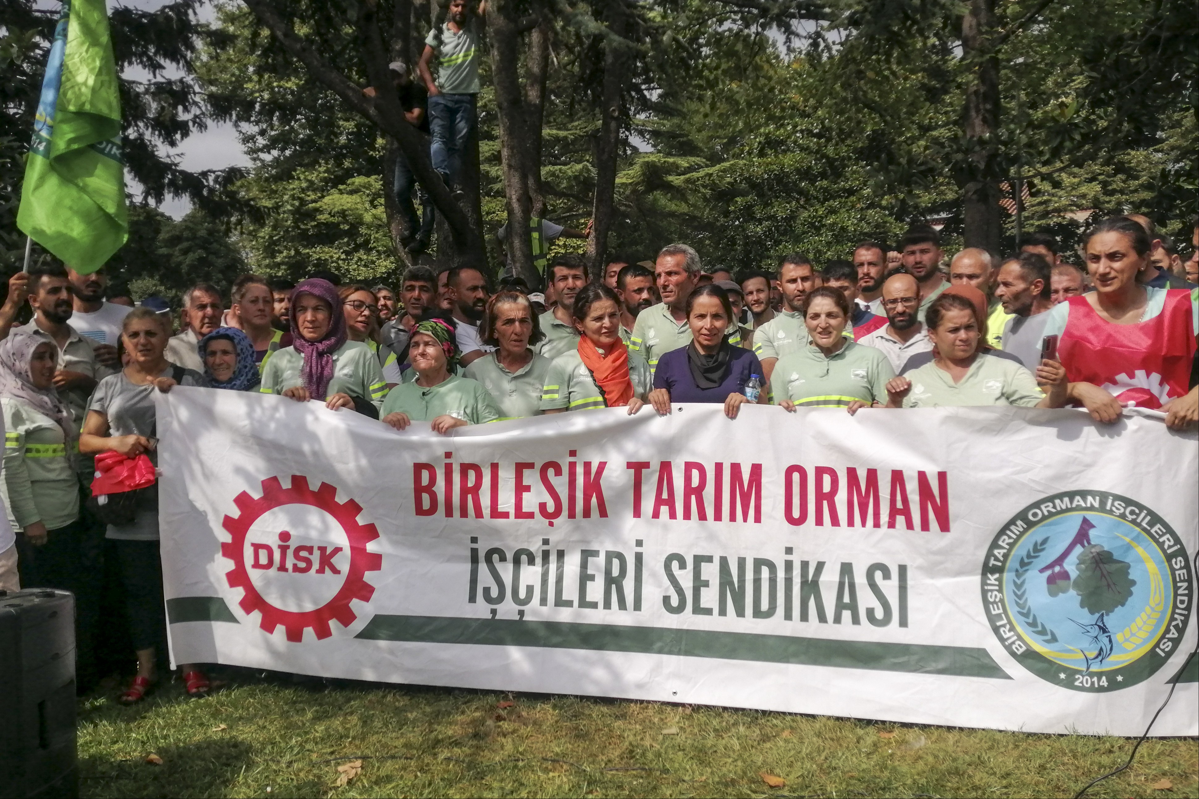 İş bırakan AĞAÇ AŞ işçisi kadınlar: Emeğimizin karşılığını istiyoruz