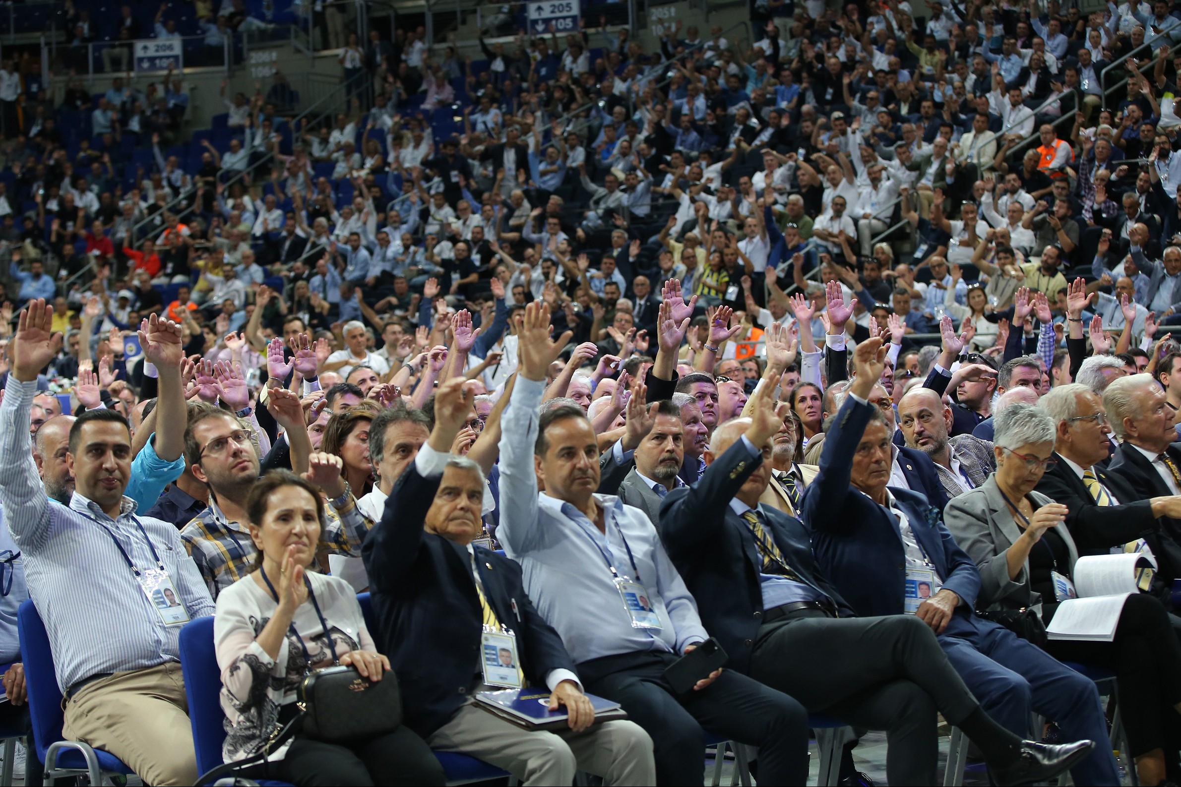 Fenerbahçe’de başkanlık süresine 4 dönem kısıtlaması getirildi