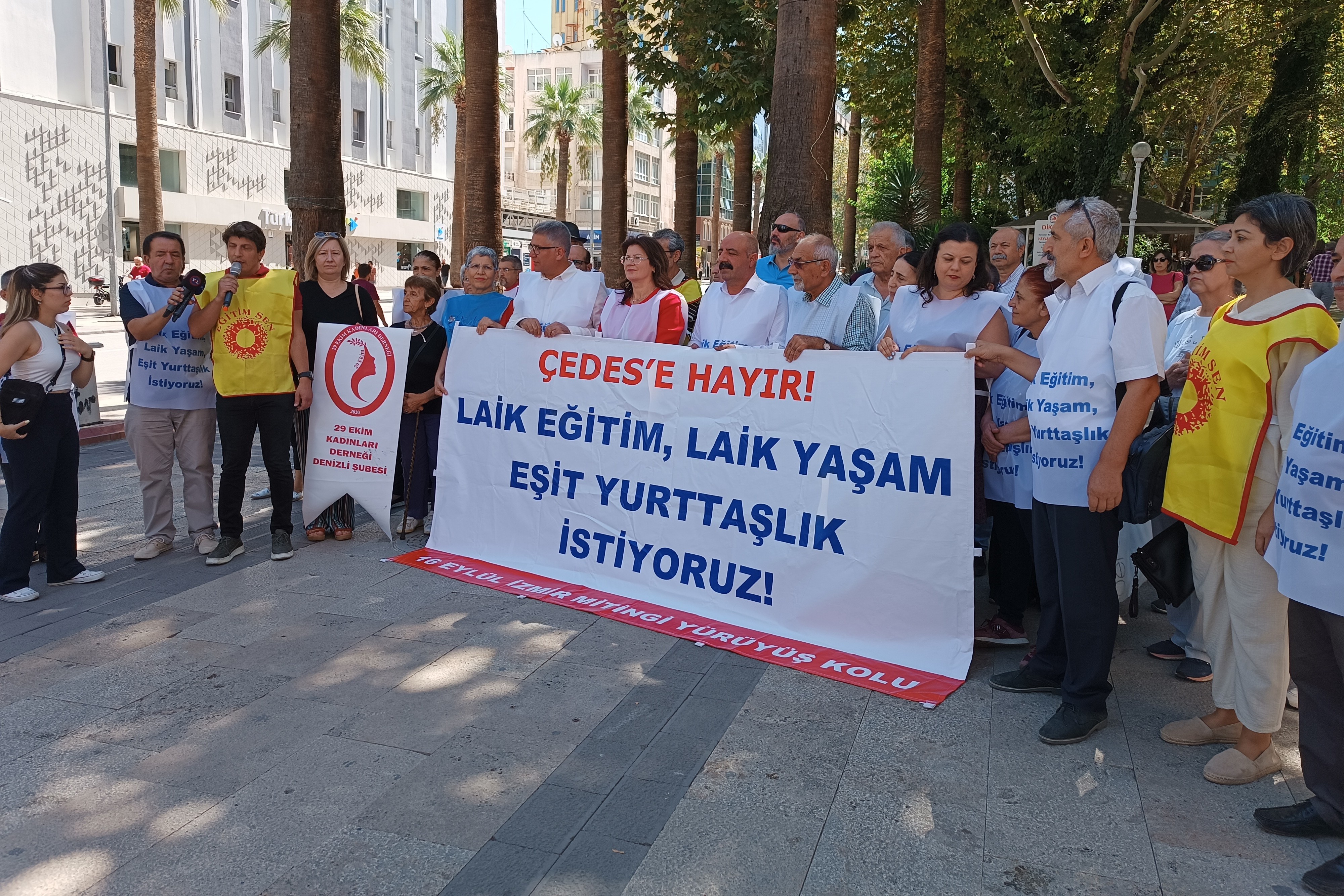 İzmir’de yapılacak miting için Denizli’den çağrı: “Tüm yurttaşlar için laiklik ve eşit yurttaşlık istiyoruz”