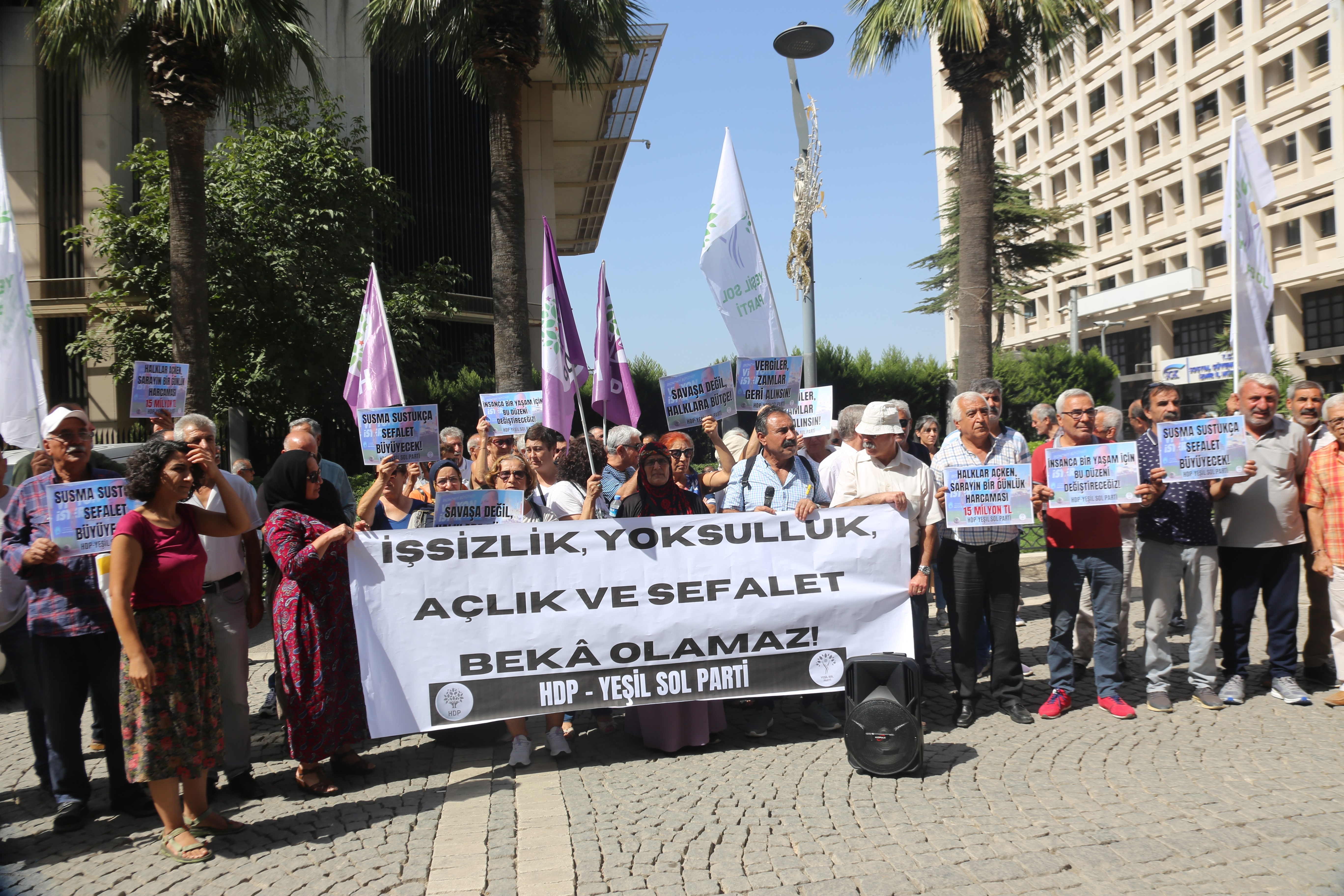 Yeşil Sol Parti ve HDP'den eylem: İşsizlik, yoksulluk, açlık ve sefalet beka olamaz