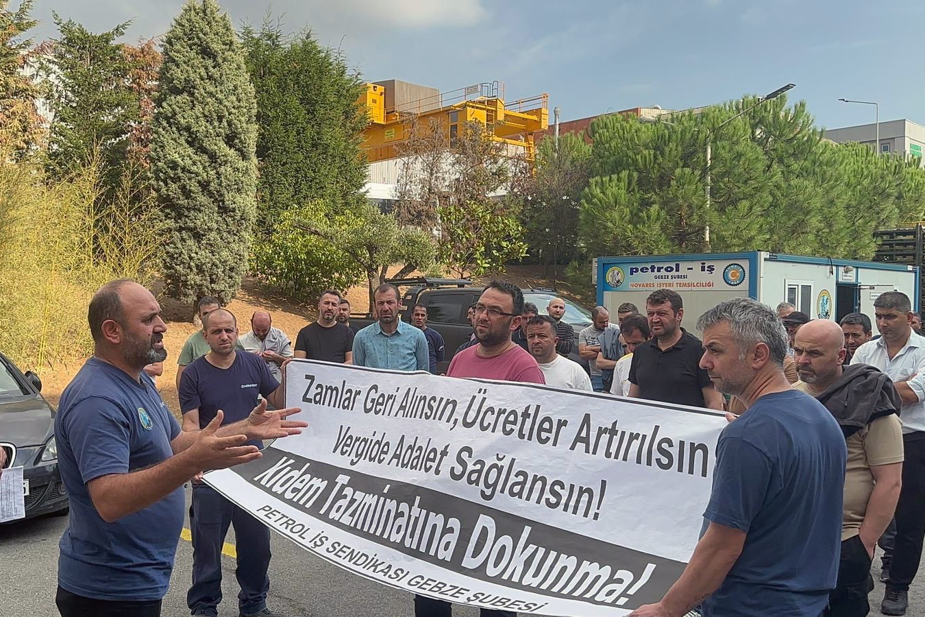 Gebze'de Petrol-İş üyesi petro-kimya işçilerinin eylemi