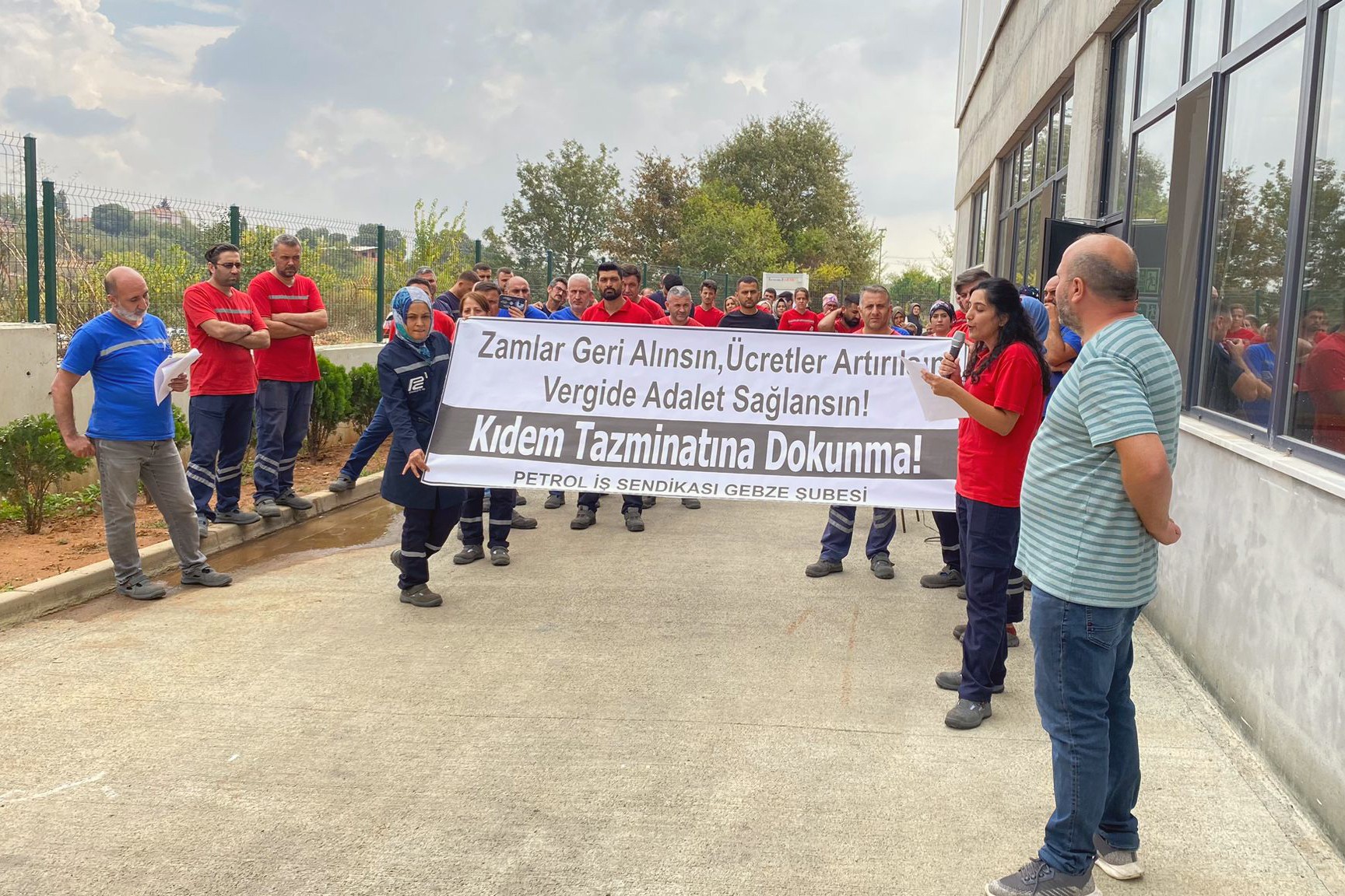 Gebze'de Petrol-İş üyesi petro-kimya işçilerinin eylemi