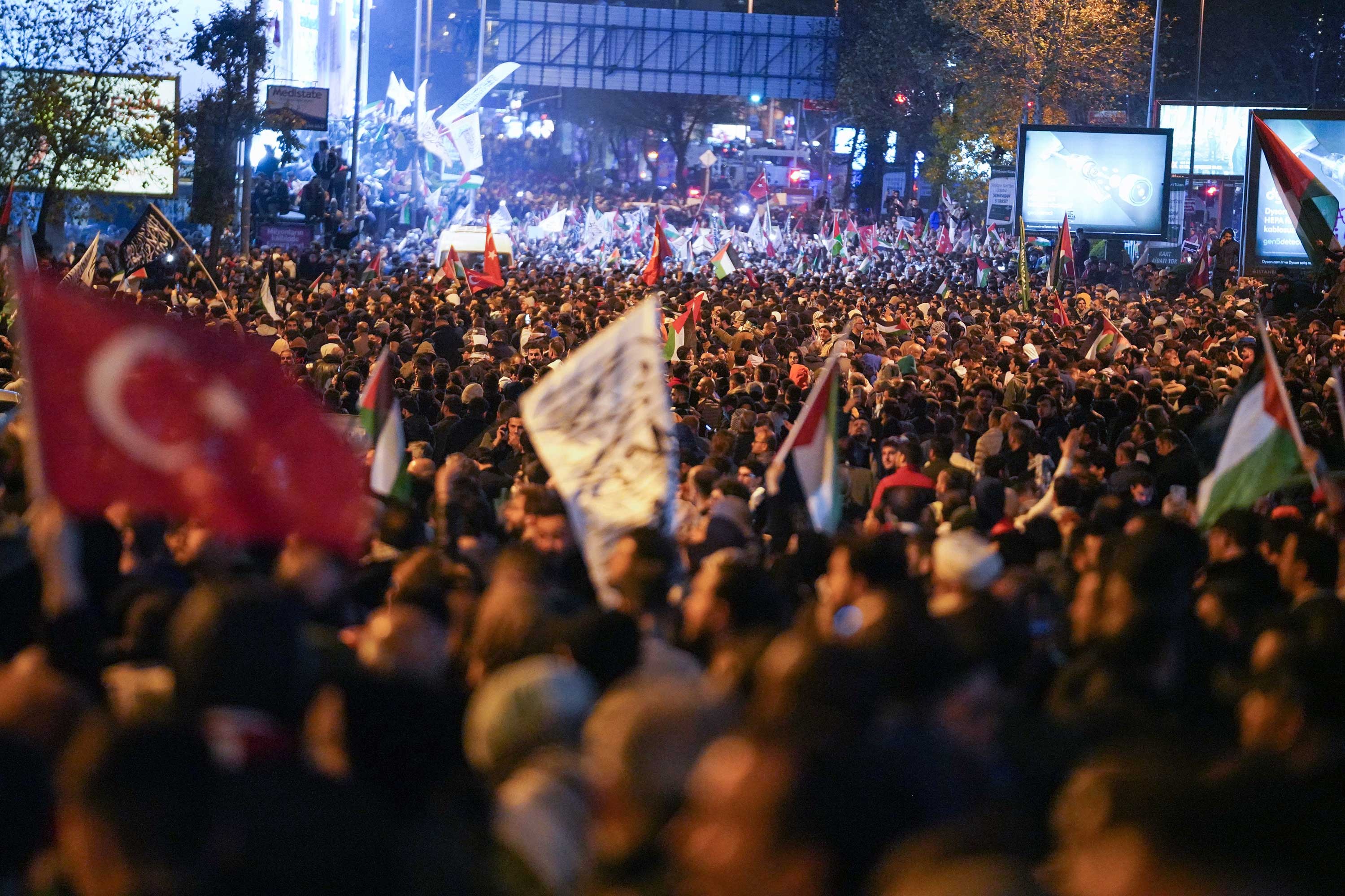 İstanbul Valiliği: İsrail protestosunda 1 kişi öldü, 5 kişi gözaltına alındı