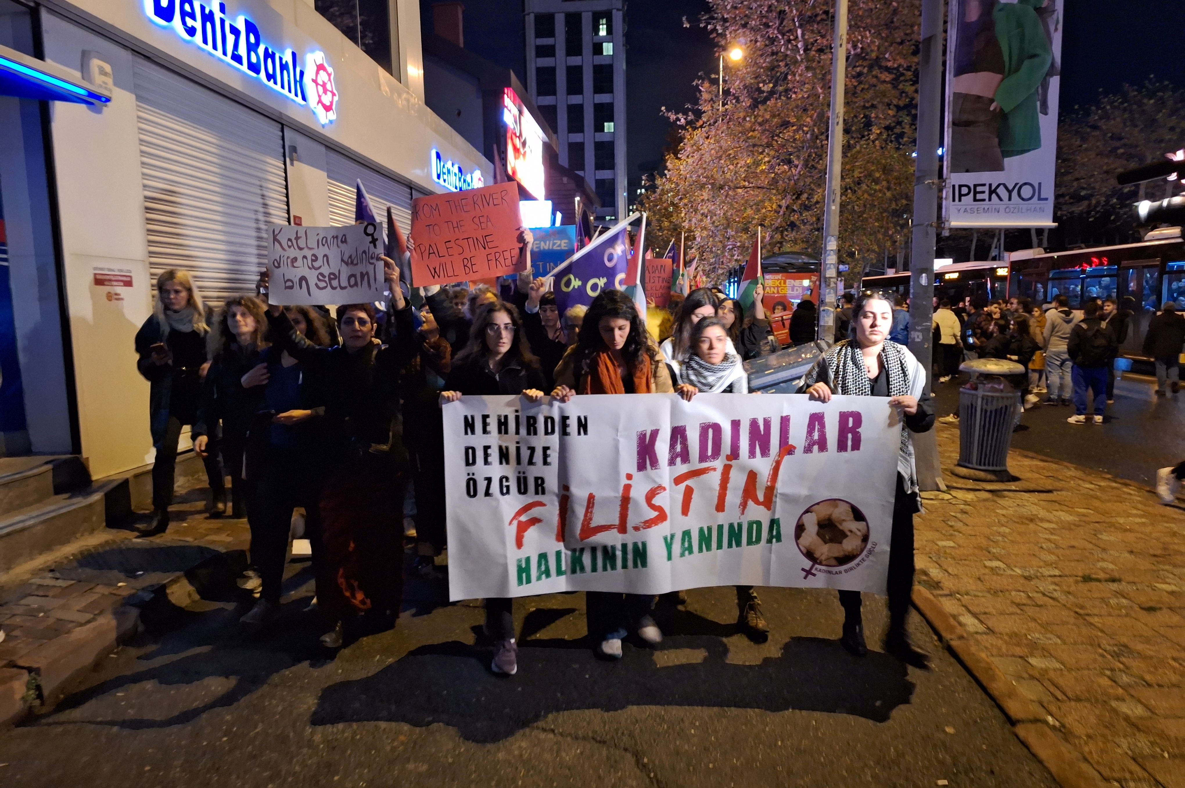 İsrail'i protesto edenler