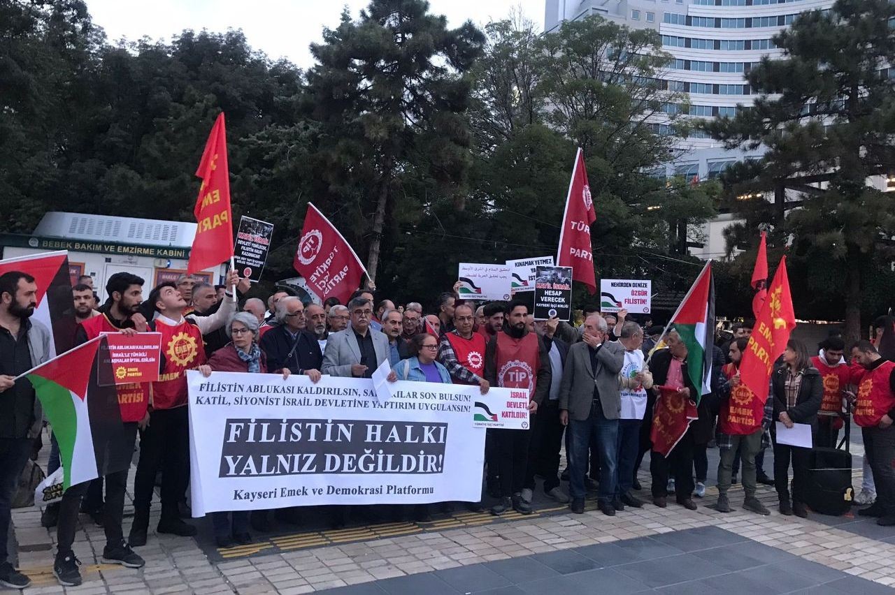 İsrail'i protesto eden yurttaşlar