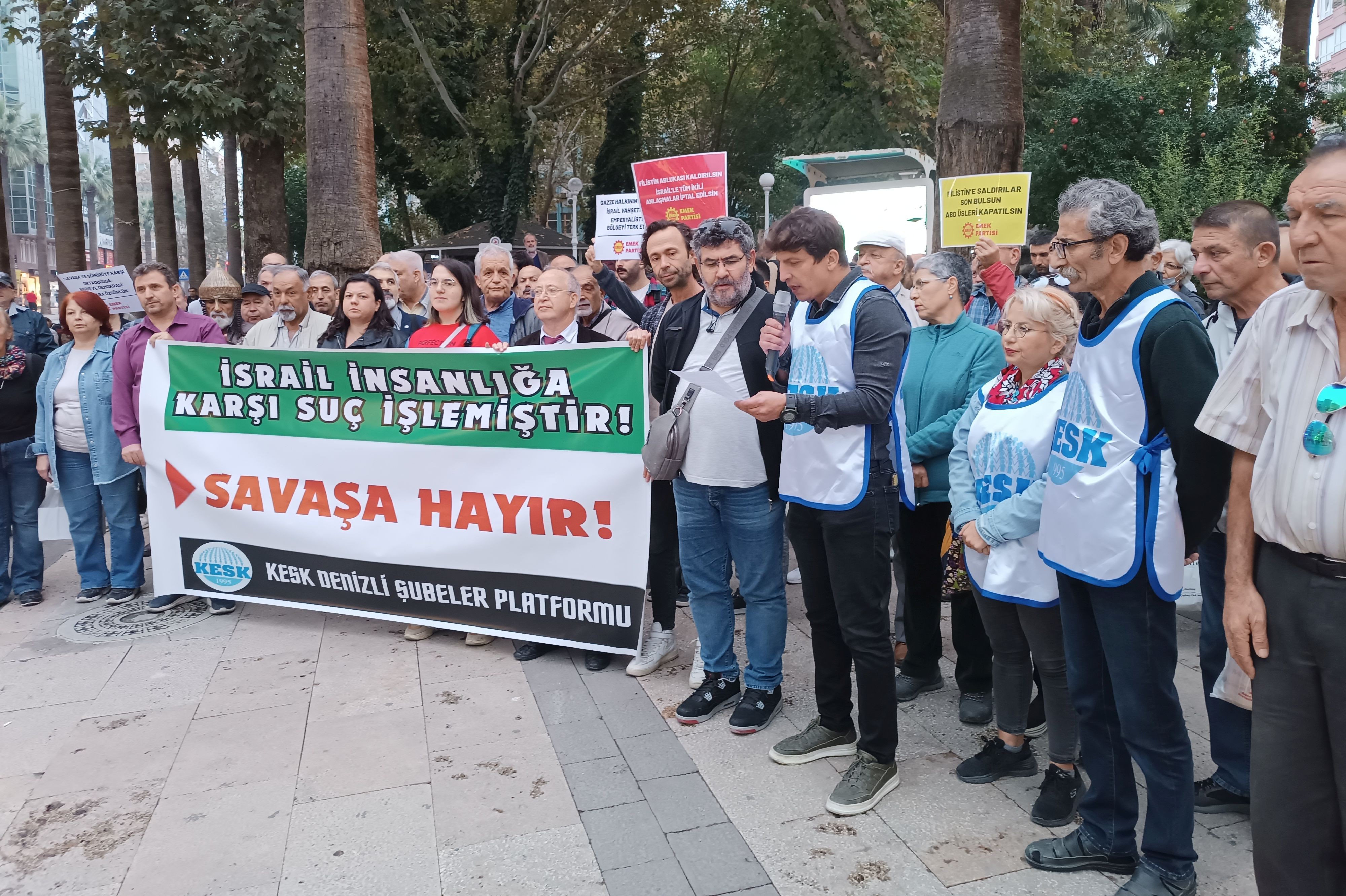 İsrail'i protesto eden yurttaşlar