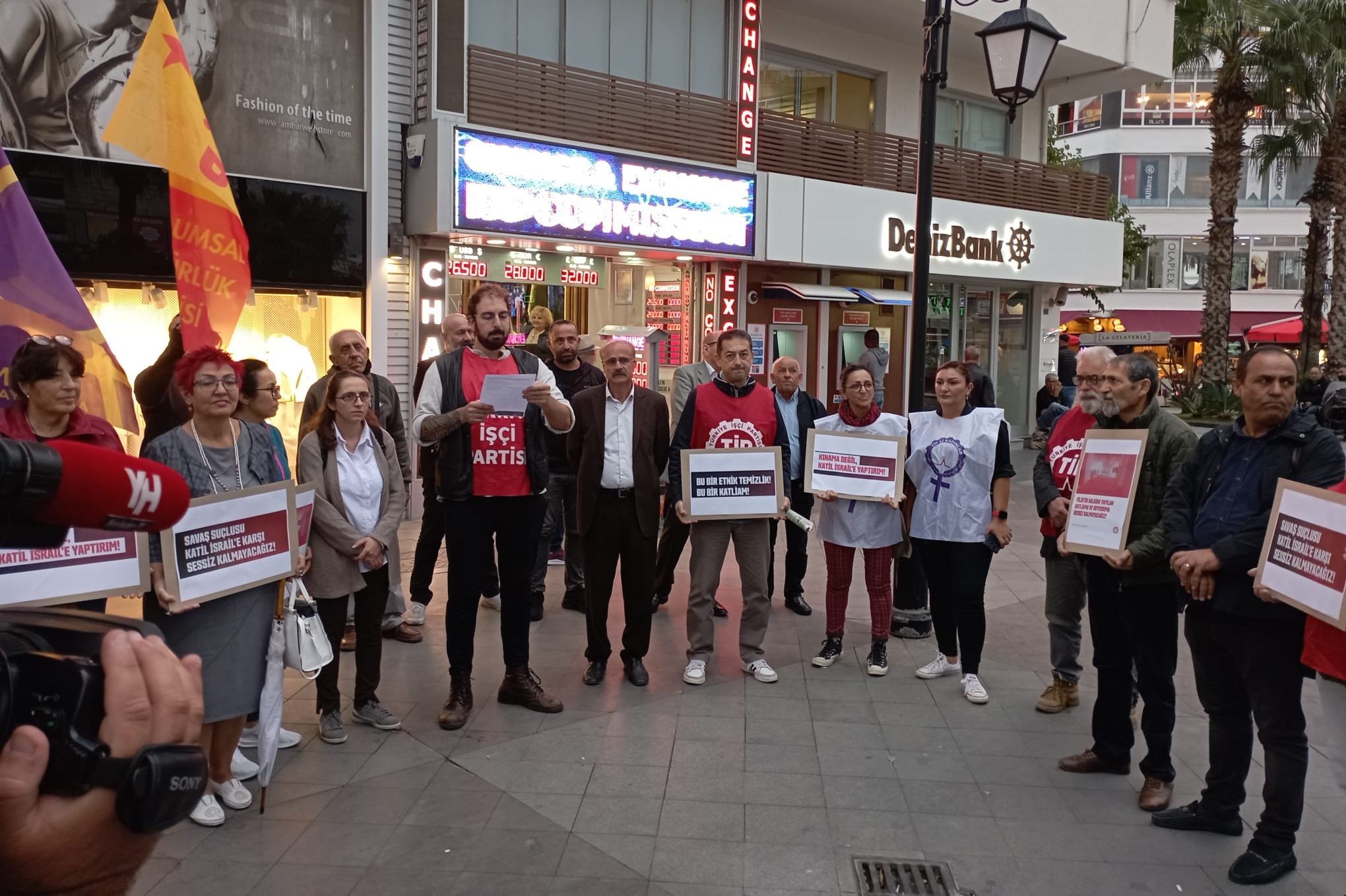 İsrail'i protesto eden yurttaşlar