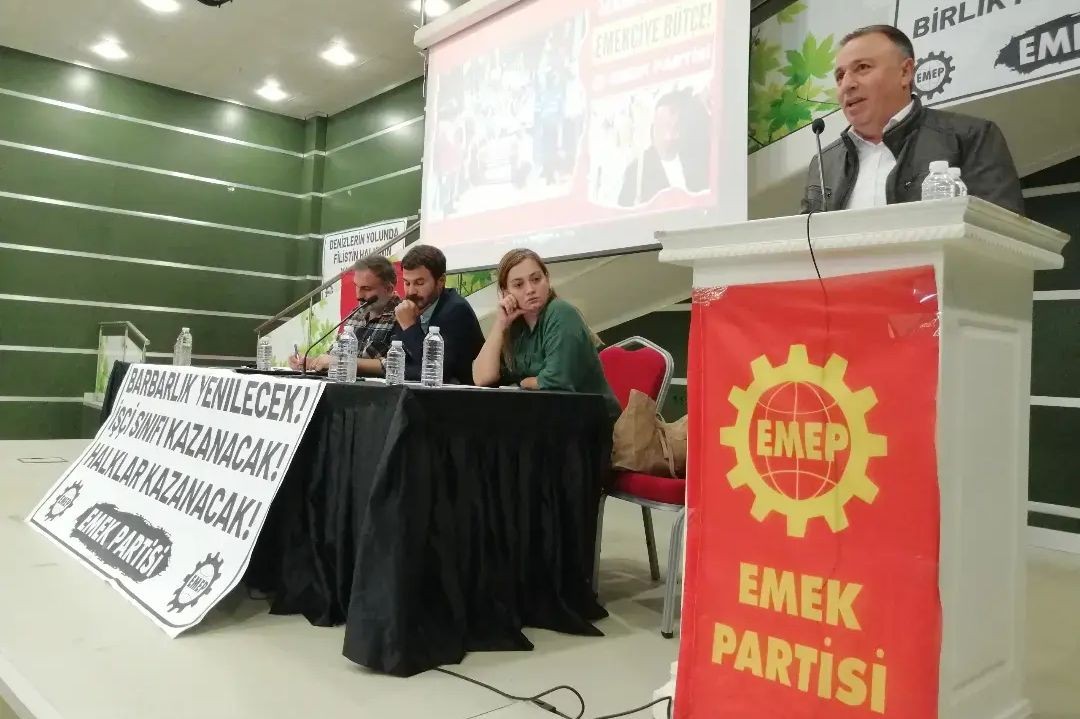 EMEP Gebze Kongresi'nde kürsüden konuşan Necmettin Aydın