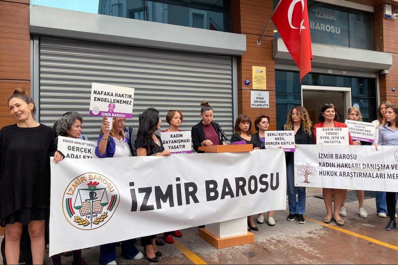 İzmir Barosu'ndan ‘Aile Şurası’na ilişkin açıklama: Boşanmayı değil, kadınlara yönelik şiddeti engelleyin