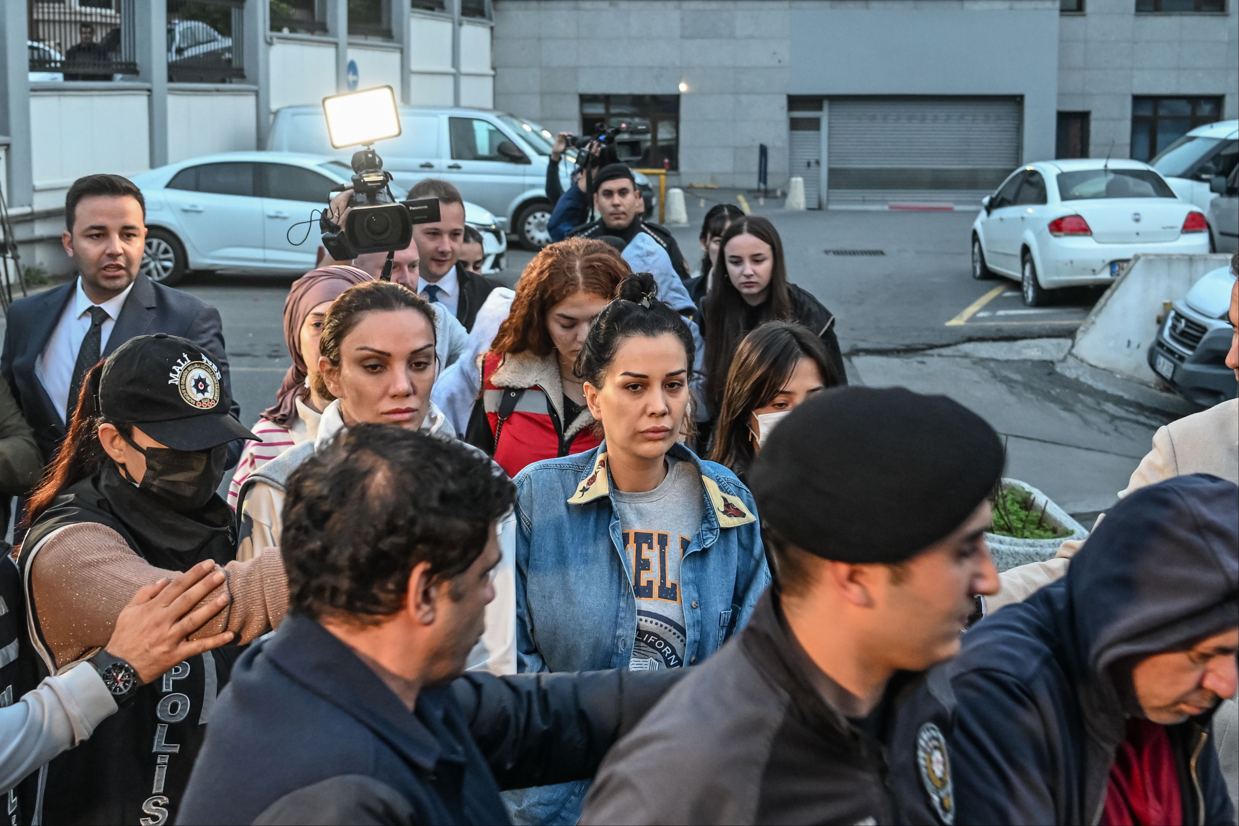 Dilan ve Engin Polat'ın da arasında olduğu 12 kişi çıkarıldıkları hakimlikçe tutuklandı