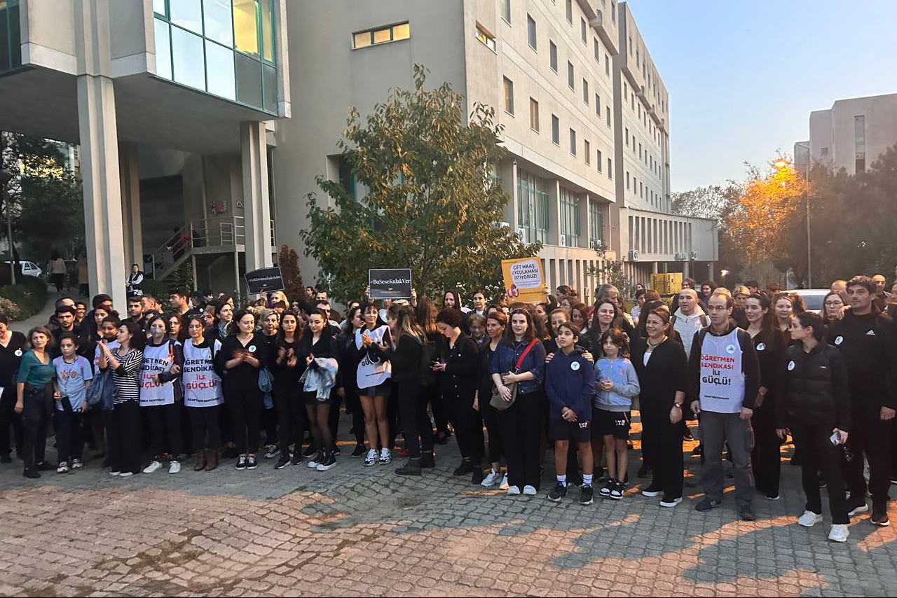 İTÜ Geliştirme Vakfı öğretmenleri ücretlerinde acil iyileştirme için yönetime seslendi