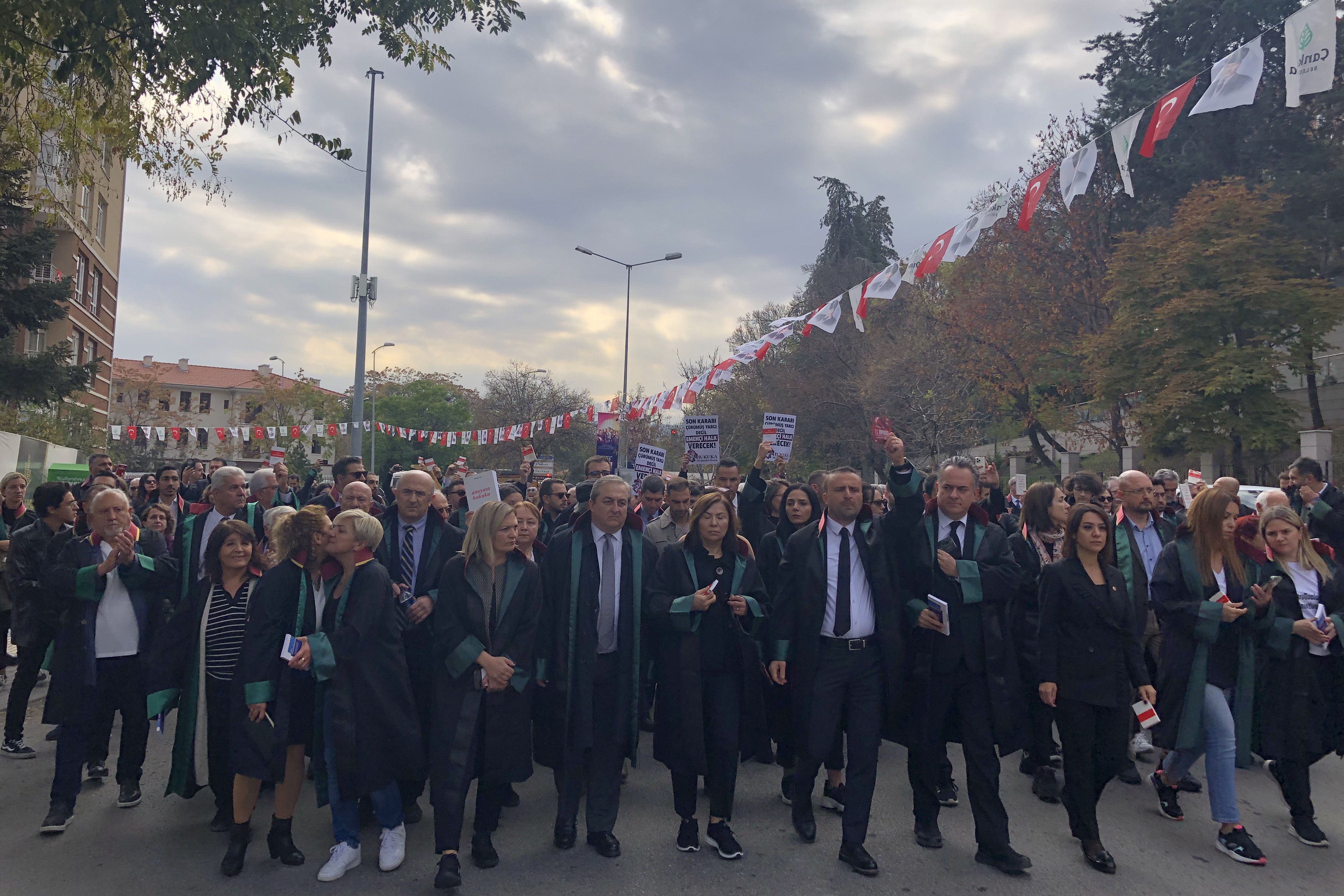 Avukatların Yargıtay'a yürüyüşü