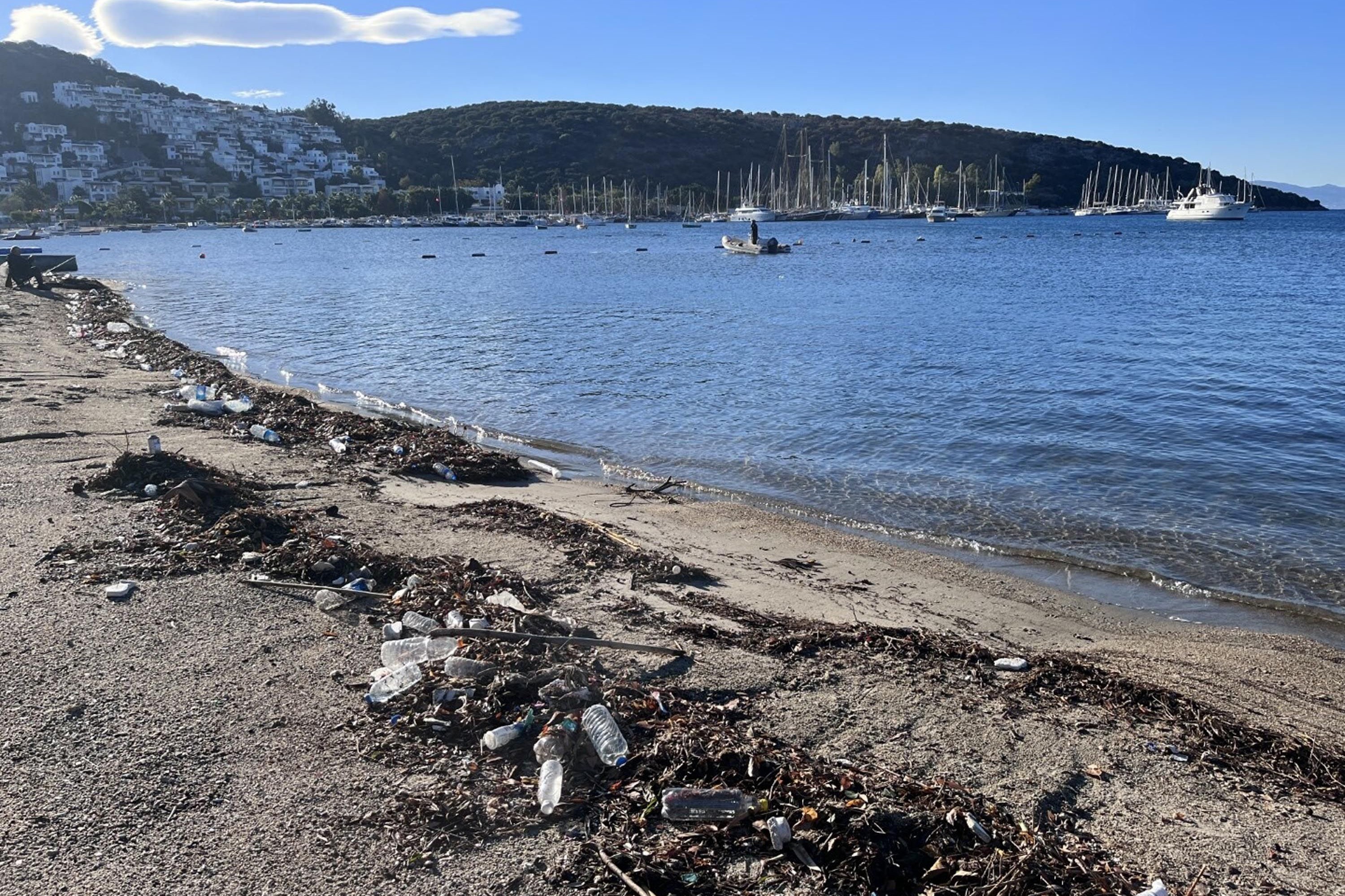 Bodrum'da sağanak sonrası sahillerde kirlilik