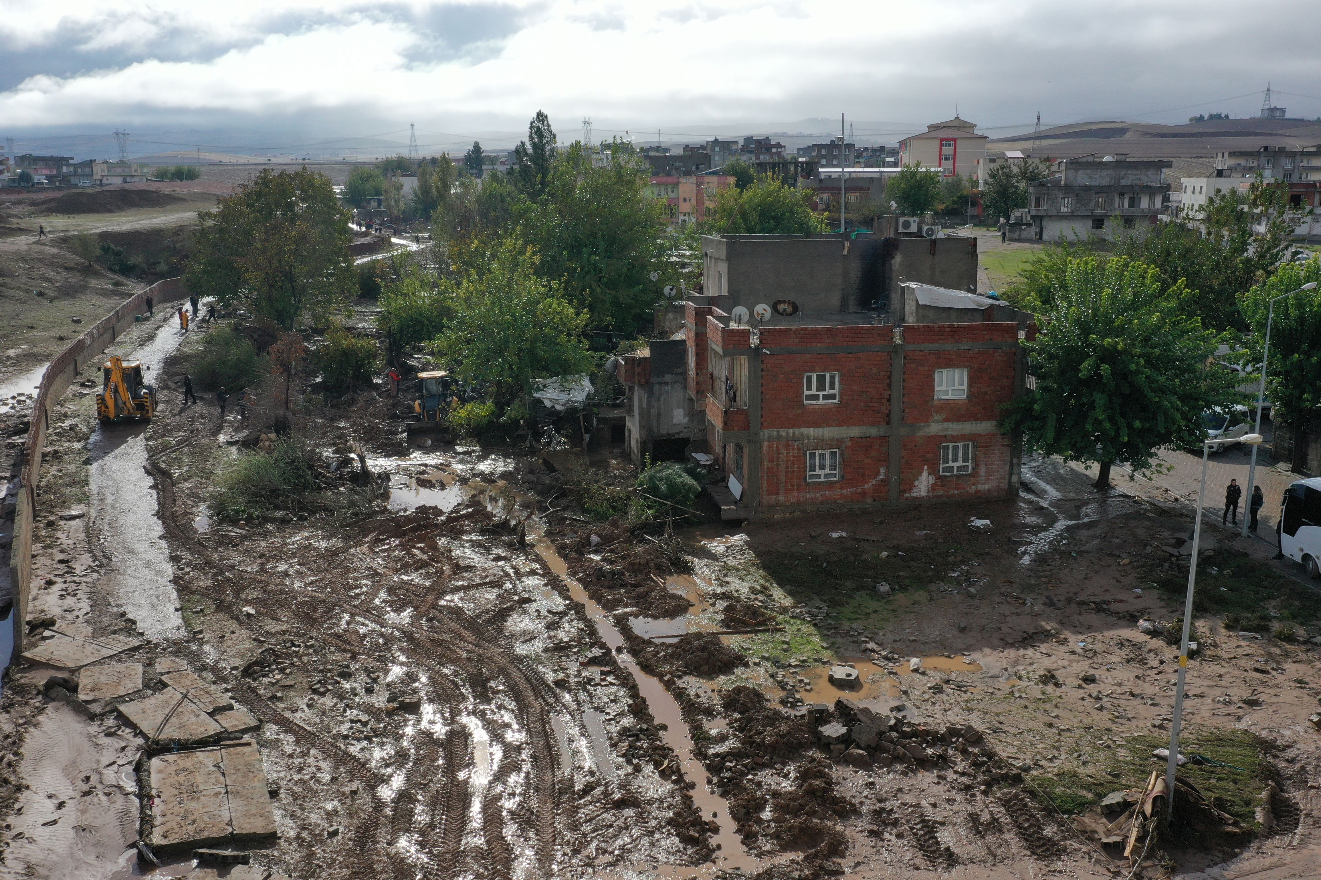 Batman ve Zonguldak'ta selden etkilenenlere 5 bin TL yardım