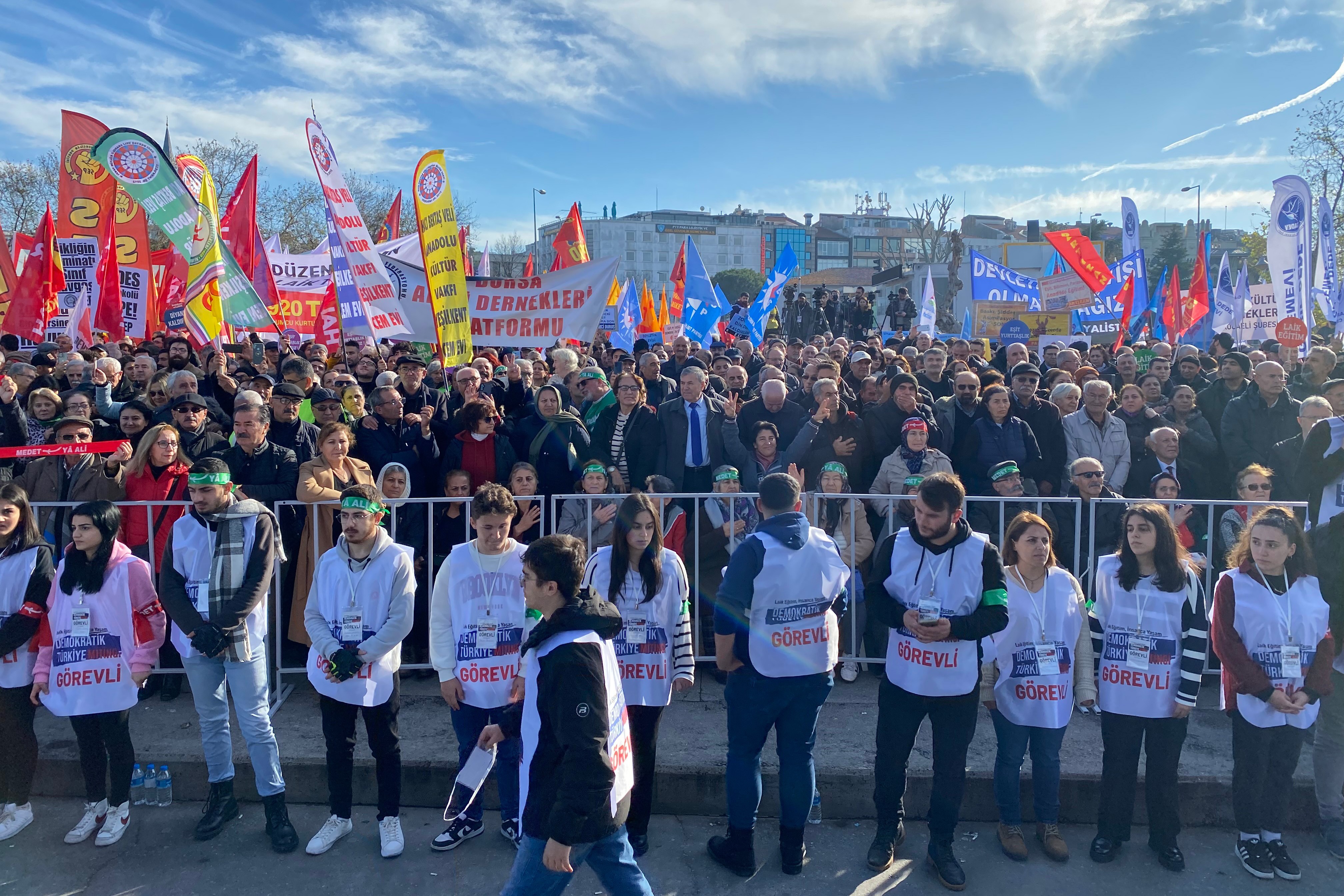 Kadıköy'de Alevi örgütlerinin mitingi