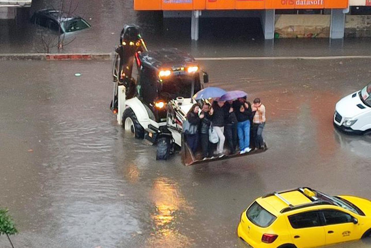 Antalya'da sağanak yağış