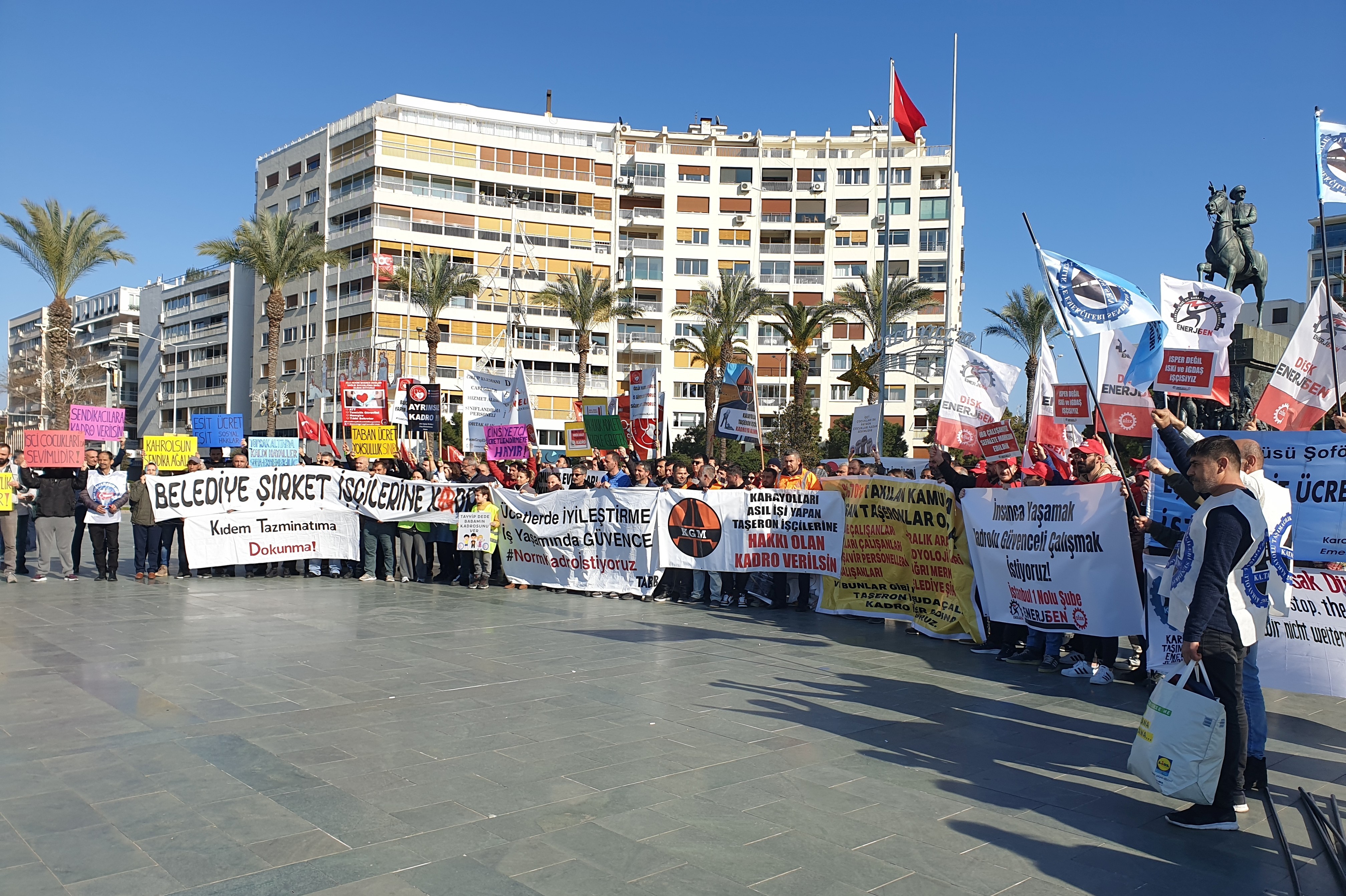 Kamuda taşeron çalışan işçiler İzmir’den seslendi: Kadro istiyoruz