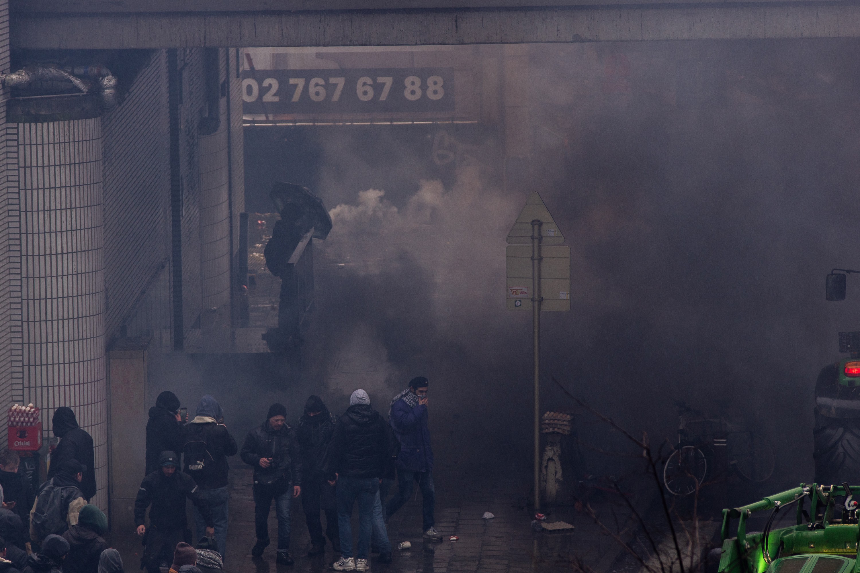 Belçikalı ve İspanyalı çiftçilerden AB kurumları ve AP önünde protesto