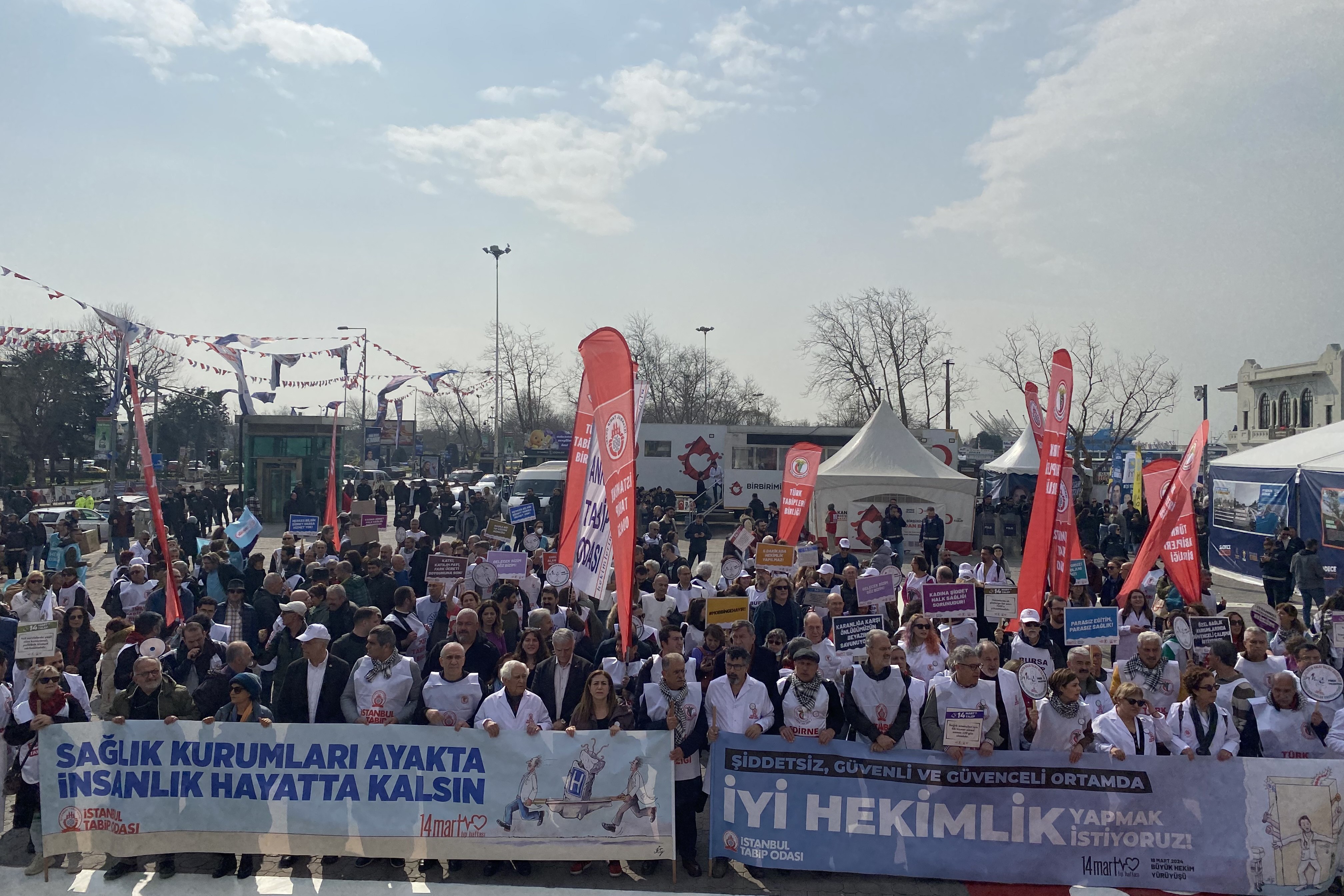 İstanbul’da hekimler hakları için yürüdü: Yaşamak ve yaşatmak istiyoruz