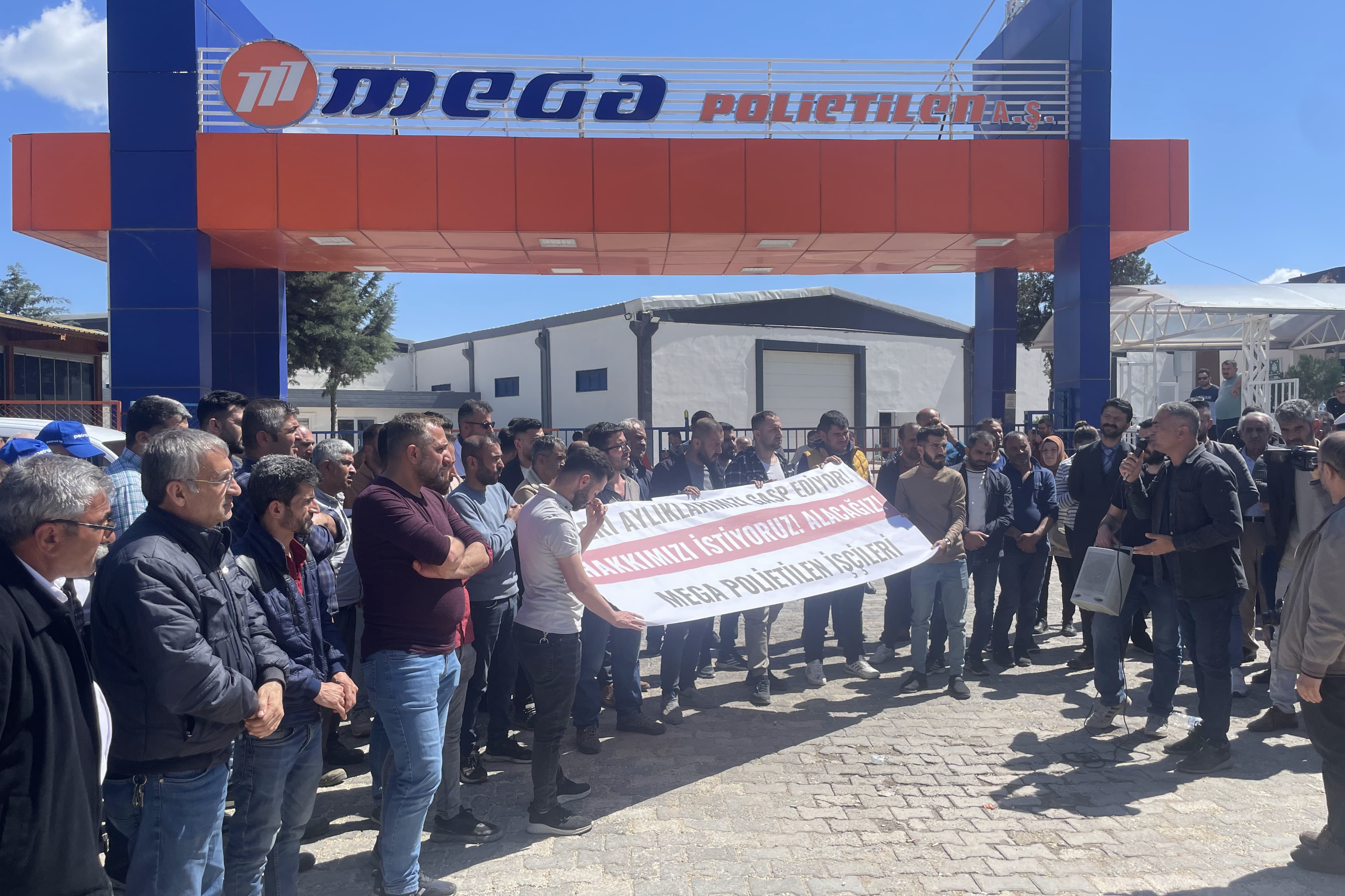 Mega Polietilen direnişi meyve vermeye başladı: Ödenmeyen iki aylıktan biri hesaplara yattı