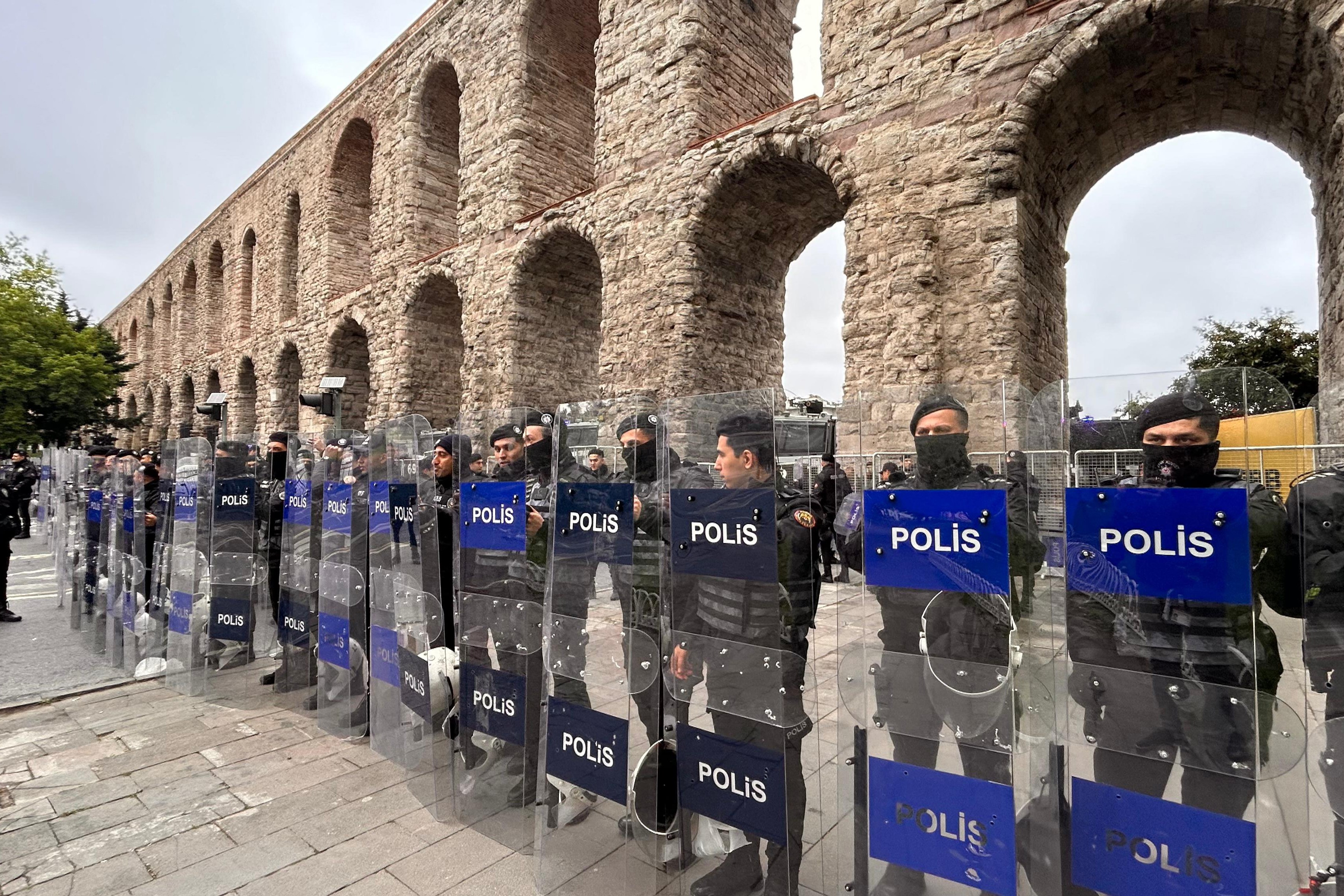 Yerlikaya duyurdu: 1 Mayıs'ta 4 ilde 226 kişi gözaltına alındı