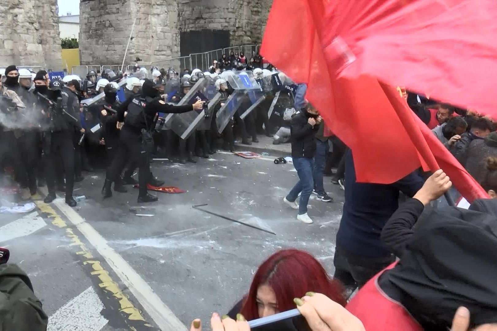 İstanbul’da 1 Mayıs sonrası ev baskınlarıyla 29 kişi gözaltına alındı