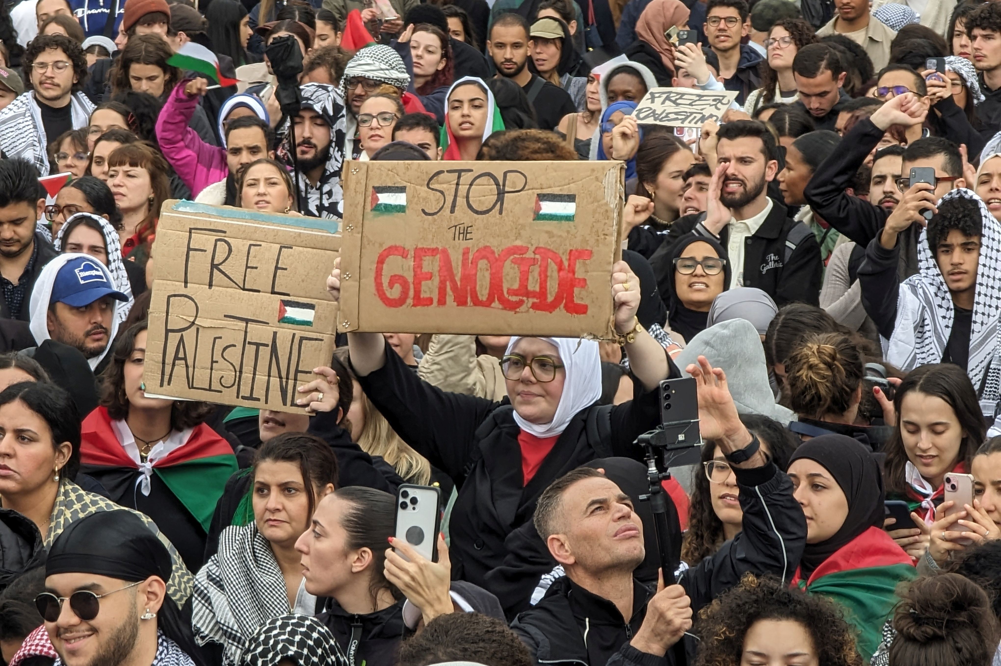 İsrail'in Refah saldırısı pek çok ülkede protesto edildi