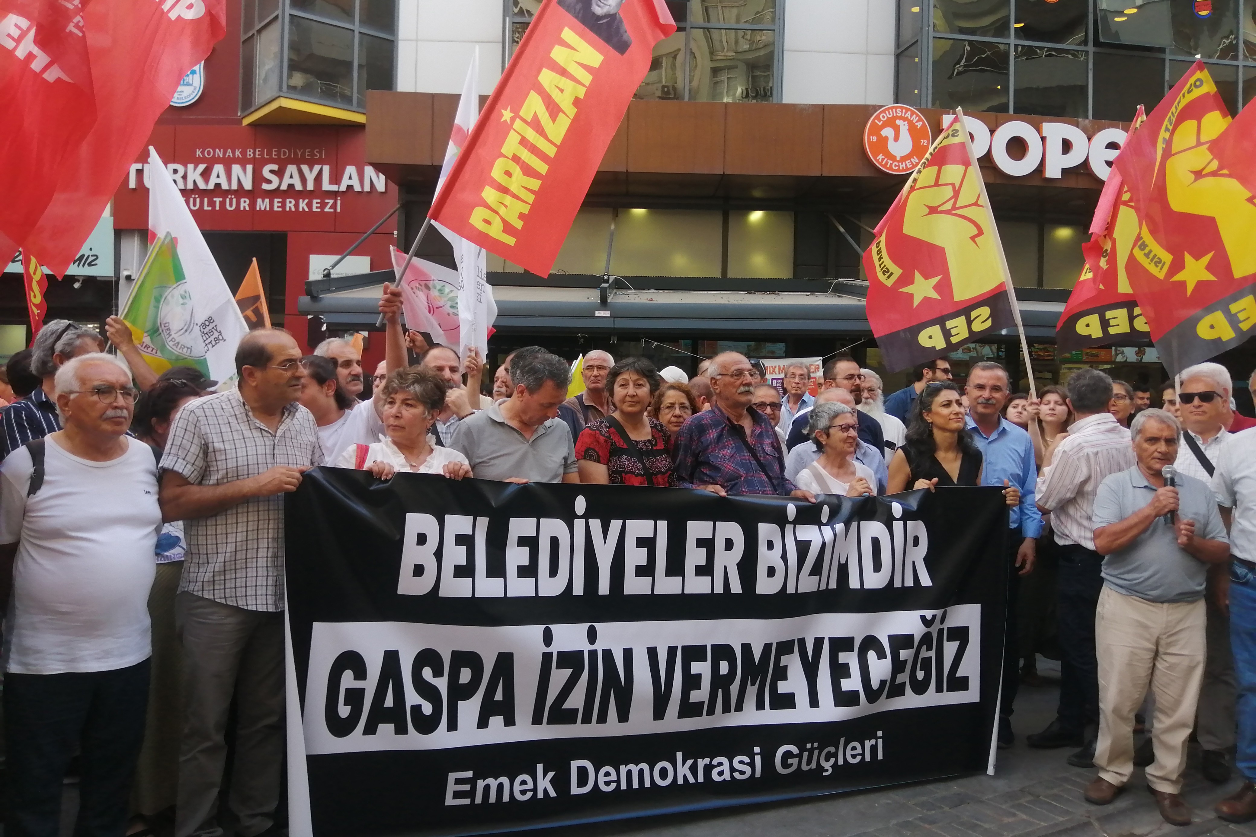 İzmir kayyum protestosu 