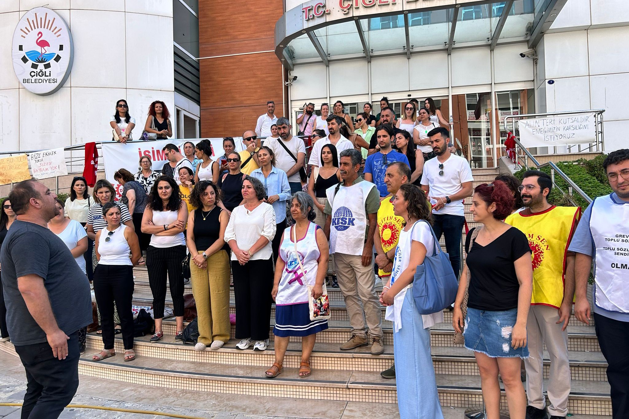 Menemen ve Çiğli Belediyeleri'nde işten çıkarılan işçilere dayanışma ziyareti