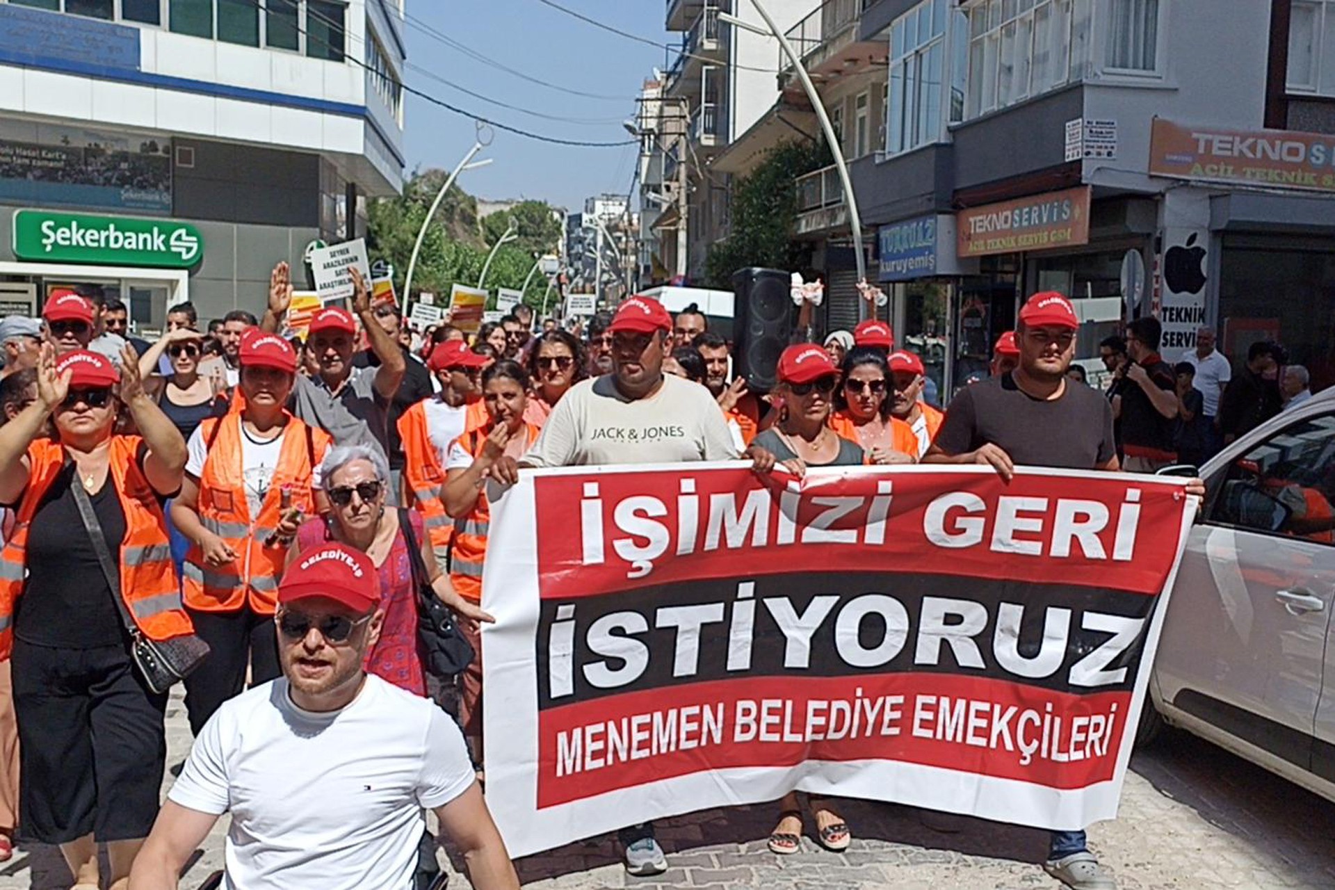 İşten atılan Menemen Belediyesi işçileri: İşimizi geri istiyoruz