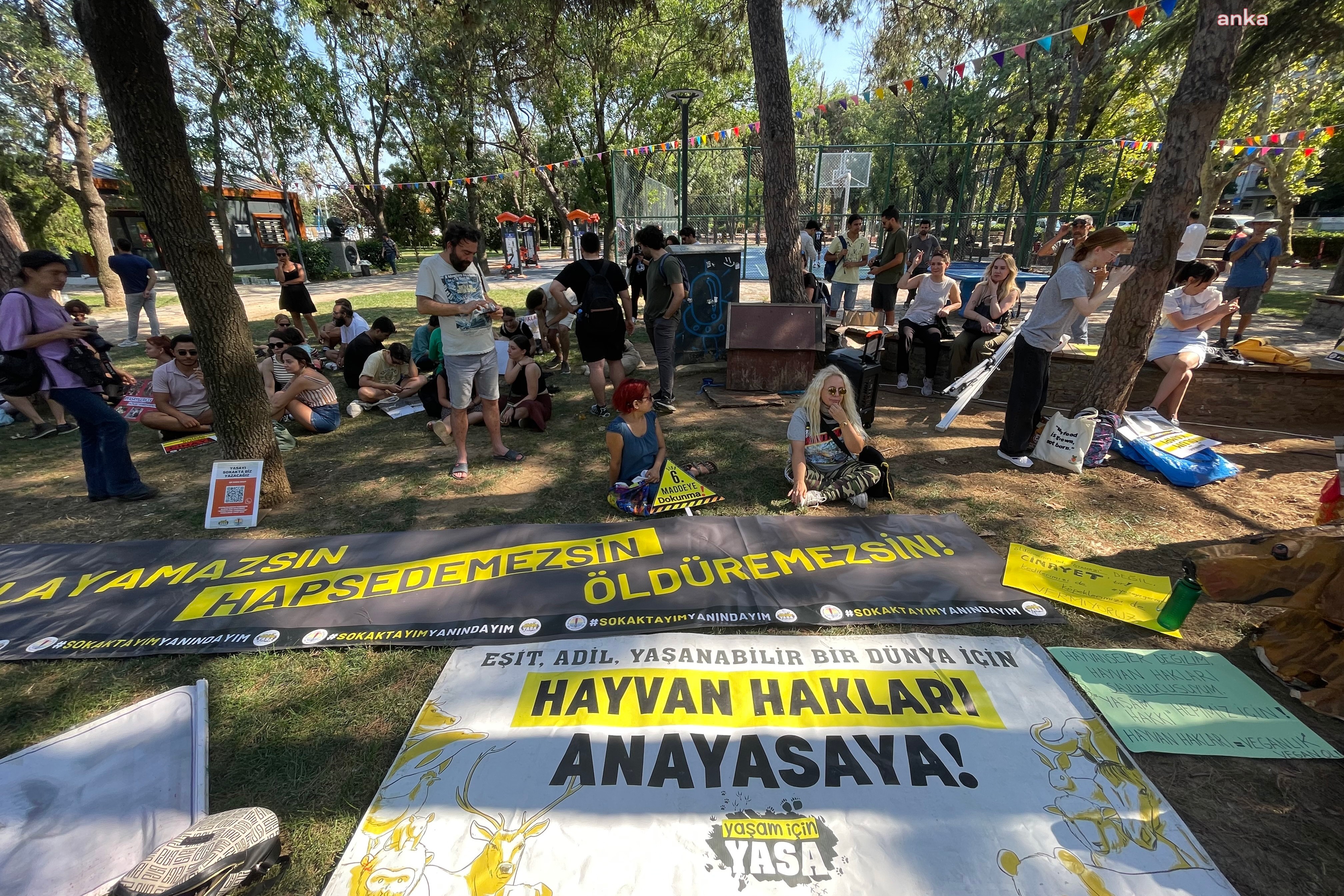 İstanbul'da sokak hayvanları yasasına karşı açıklama yapıldı