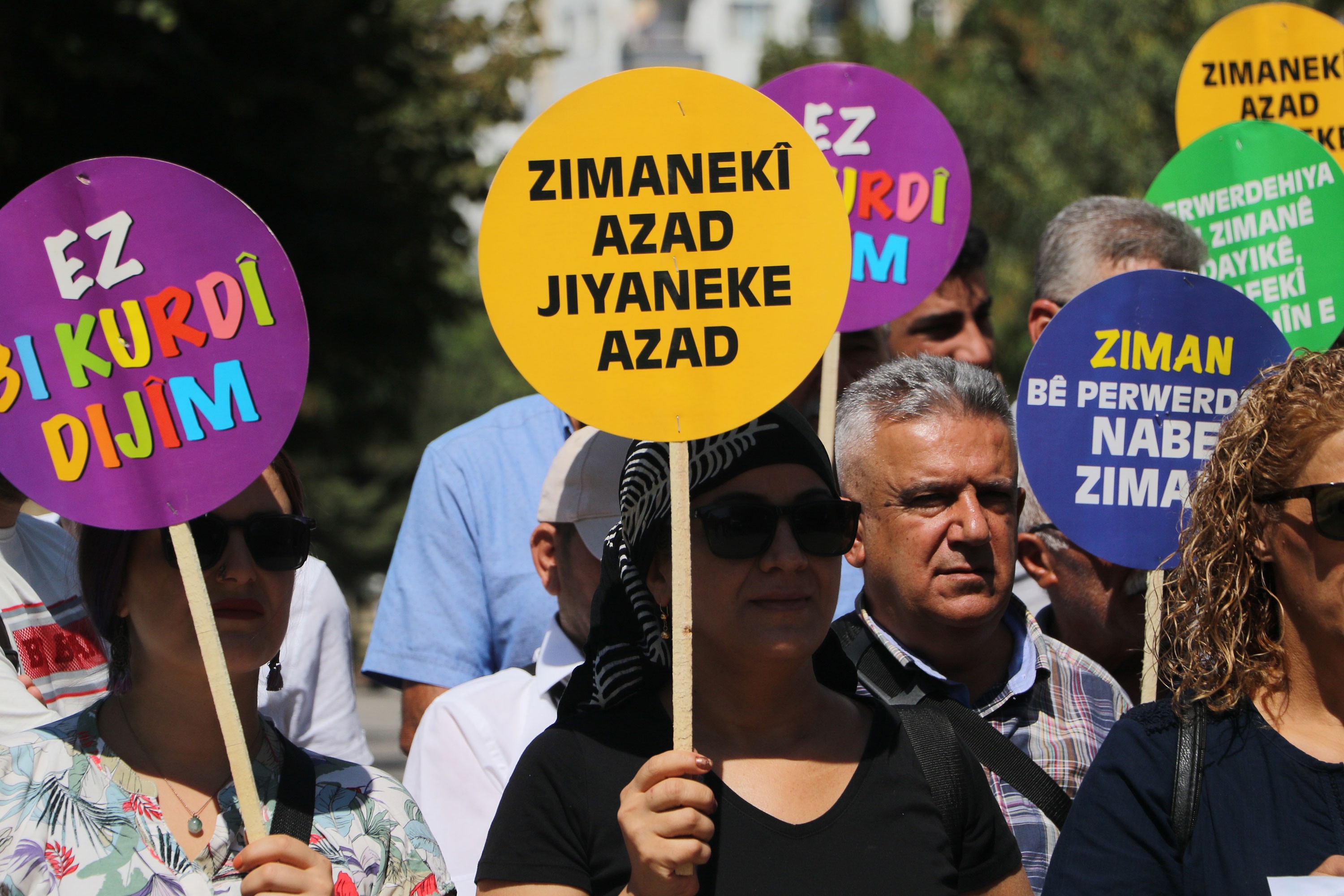 Kürtçenin resmen tanınması için Meclis'e kanun teklifi sunuldu