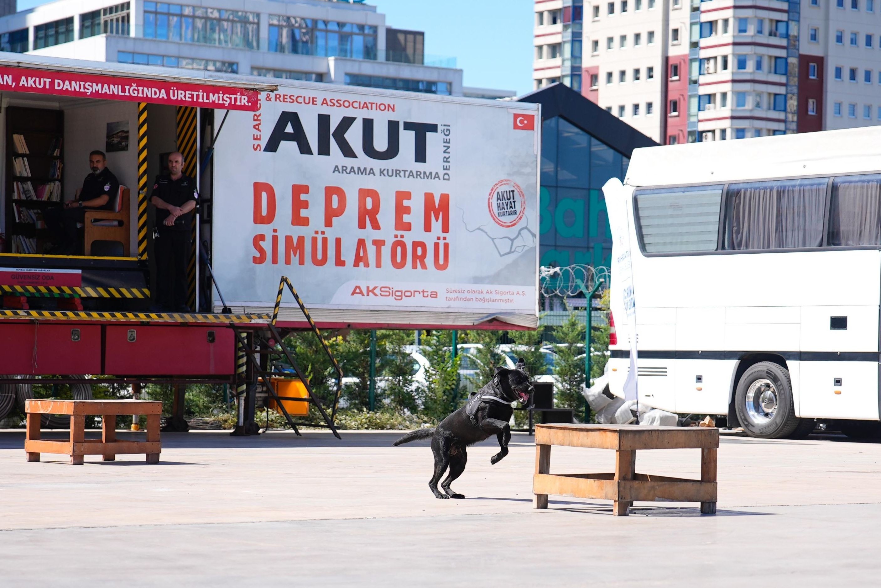 Ataşehir'in risk haritaları çıkarıldı: 17 mahalleye deprem konteynerleri konulacak