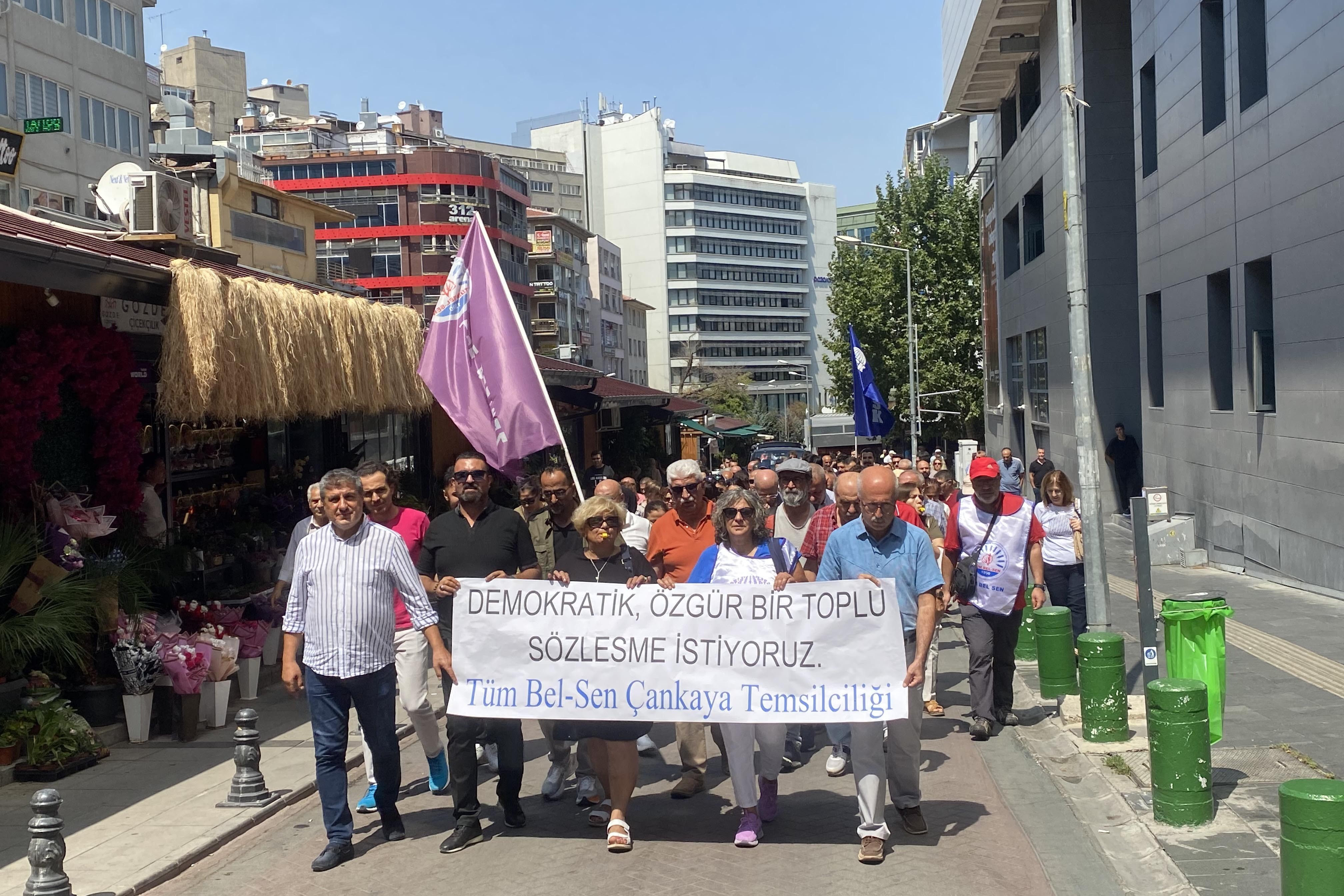 Çankaya Belediye emekçileri düşük ücrete karşı yürüdü