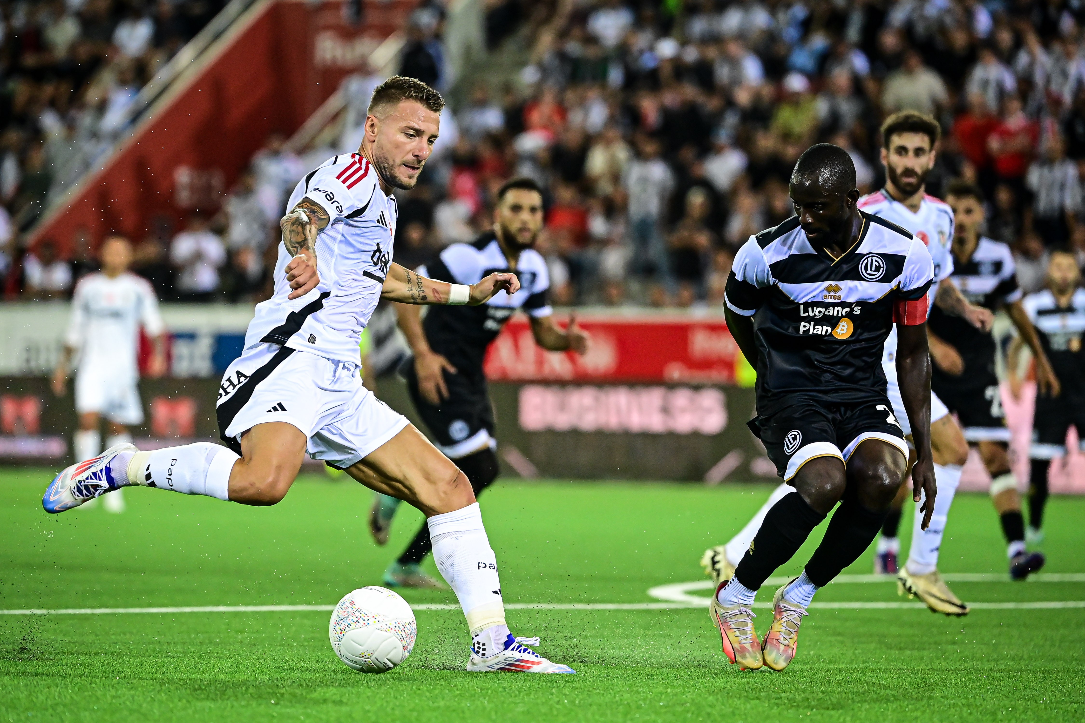 Beşiktaş ve Lugano takımlarından oyuncular