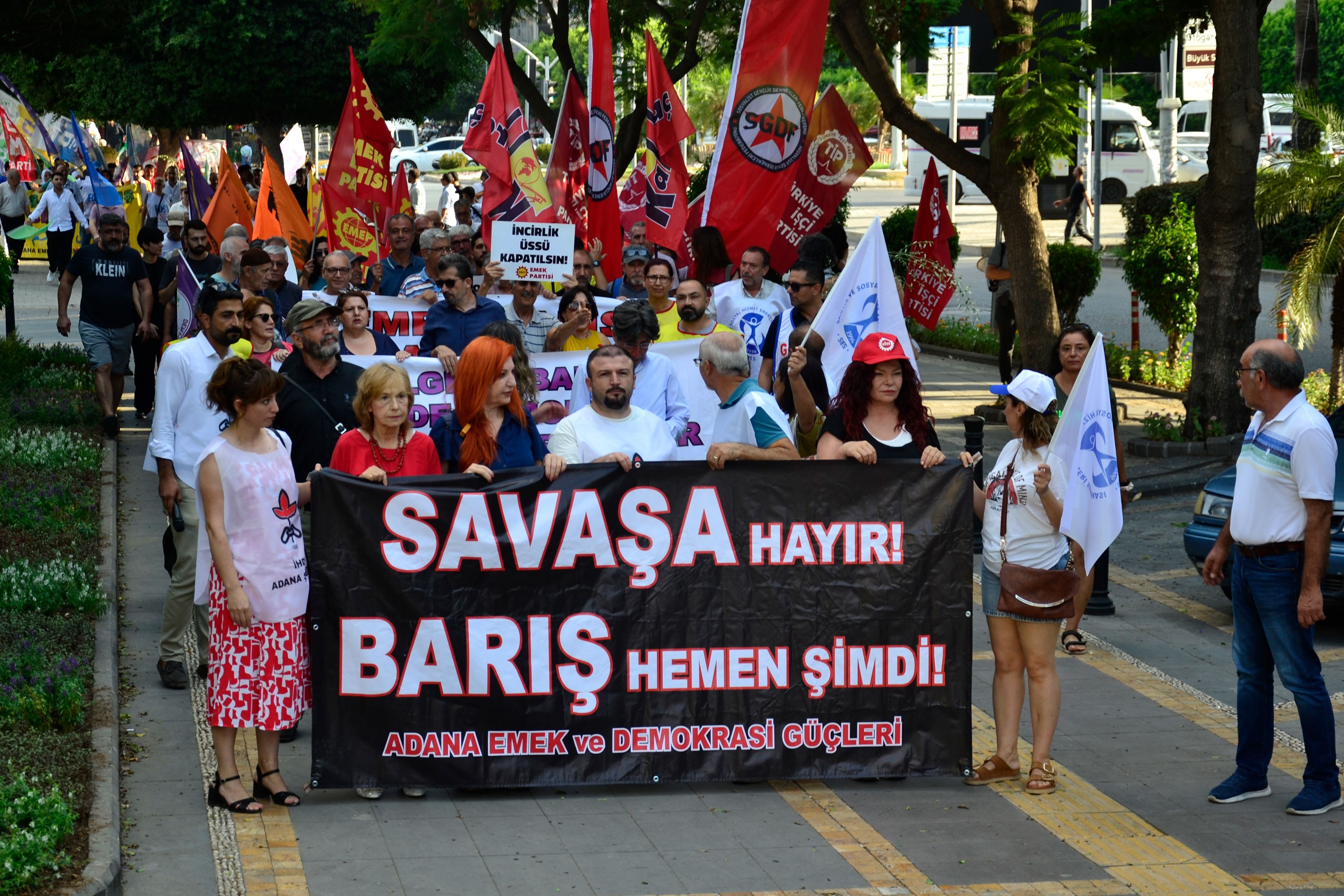 Adana'da düzenlenen 1 Eylül yürüşüyü