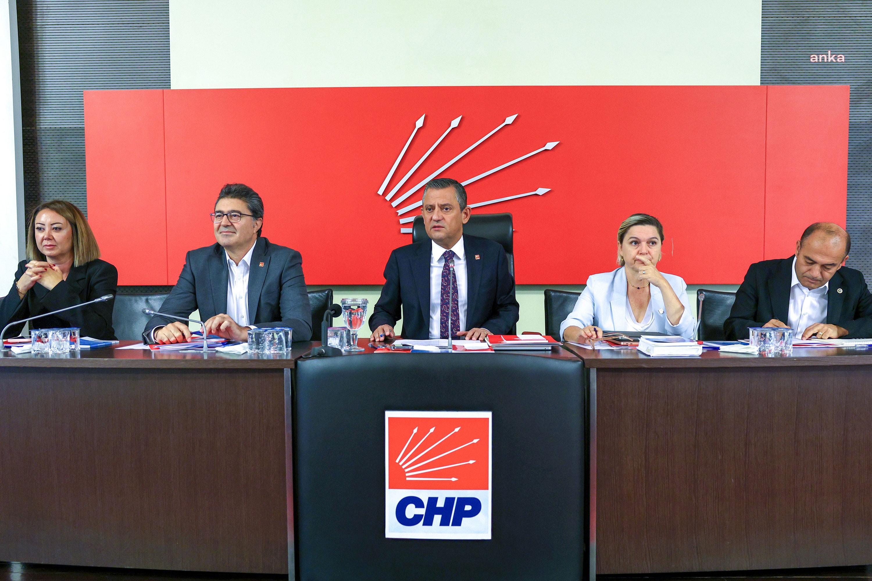 CHP Parti Meclisi tüzük gündemiyle toplandı