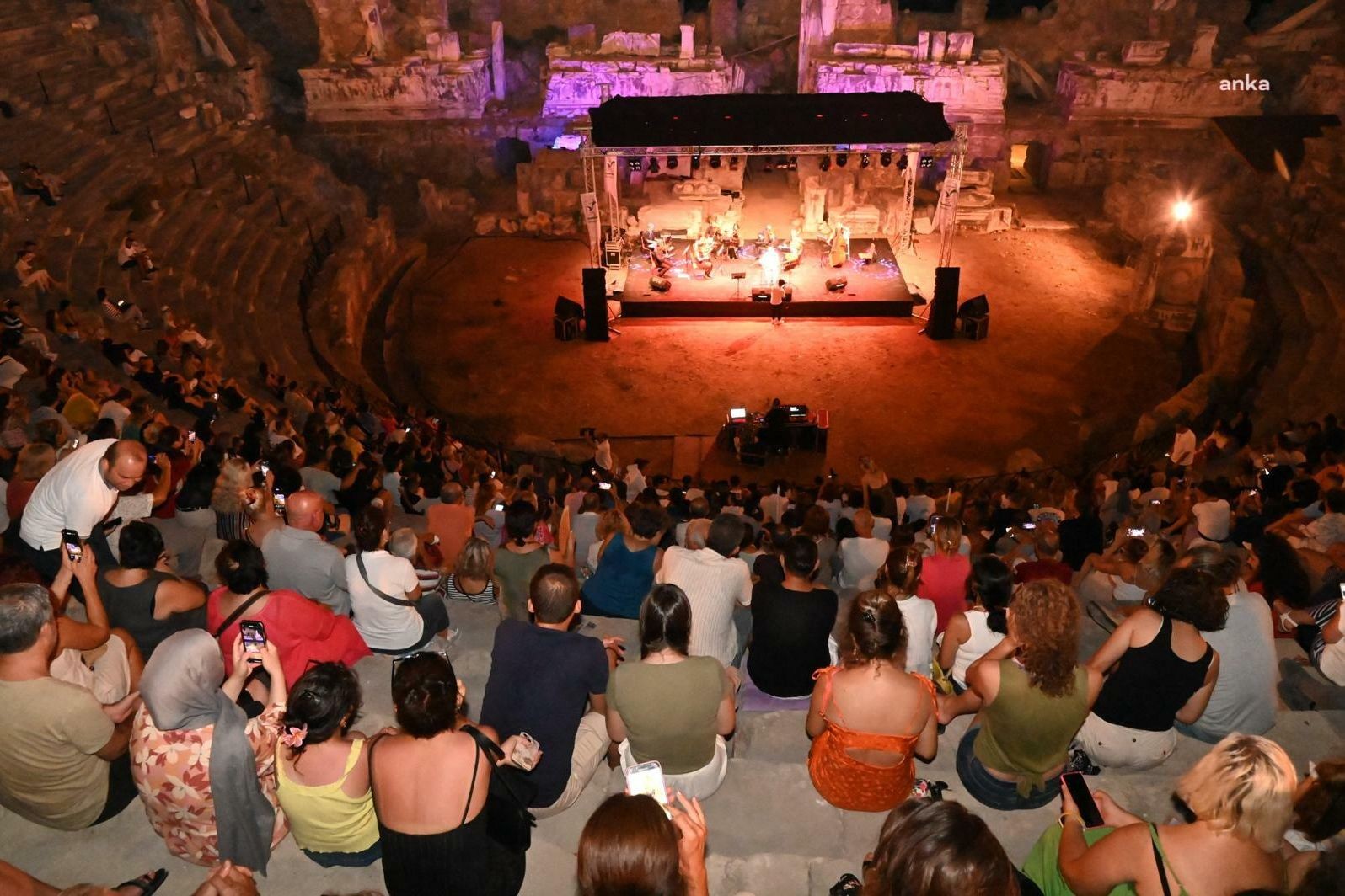 Antik tiyatro konserlerine arkeologlardan uyarı: Kültürel mirasın korunması öncelikli olmalı