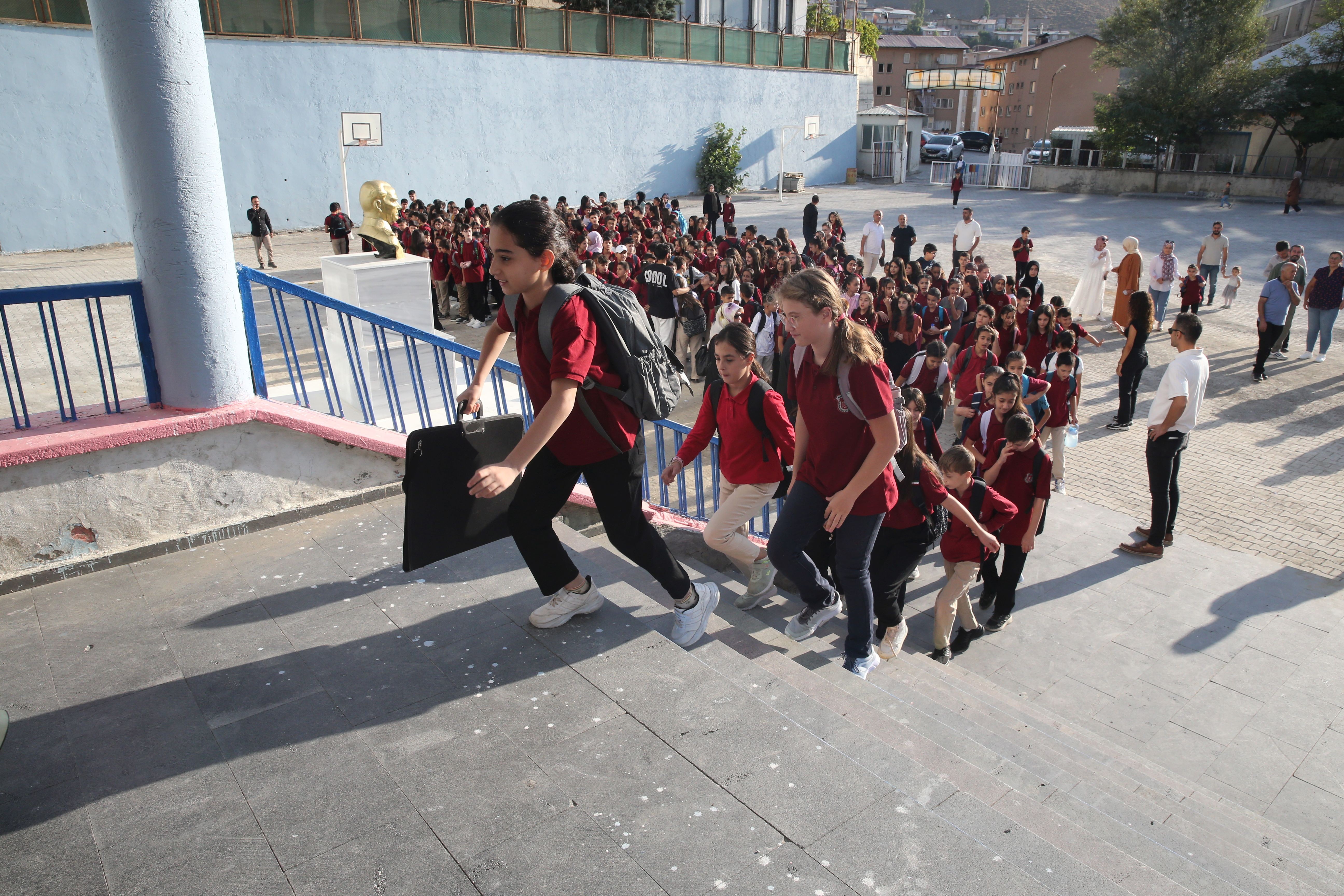 EMEP: Eğitim masrafları arttı, ücretler yerinde sayıyor!