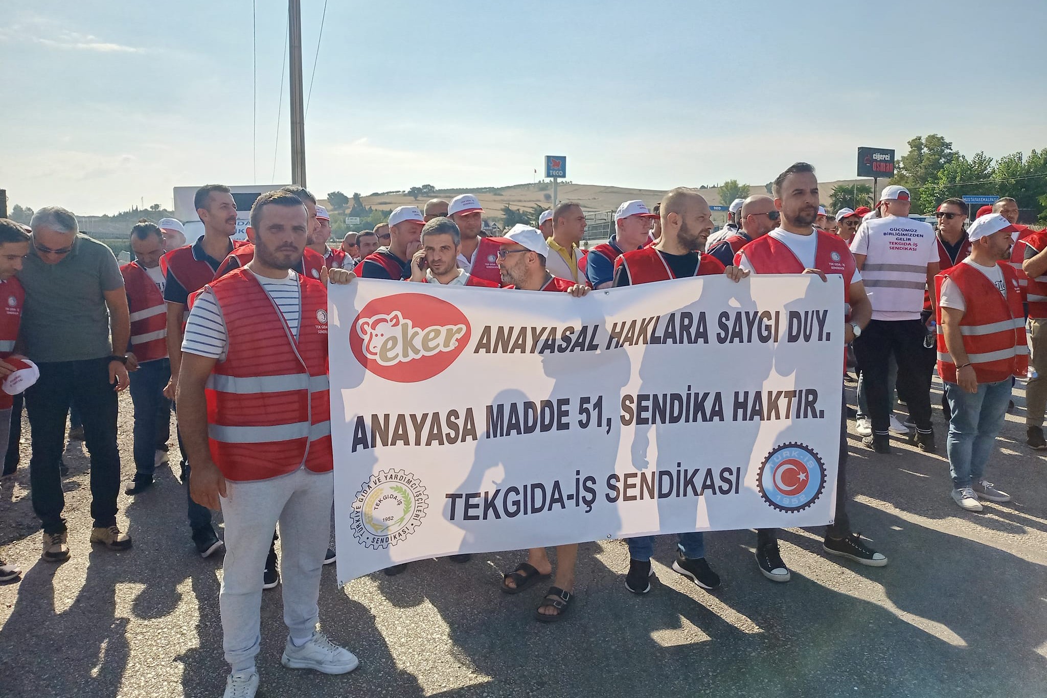 Eker Süt’te sendika düşmanlığı: “Talepler karşılanmazsa Bursa’ya yürüyeceğiz”