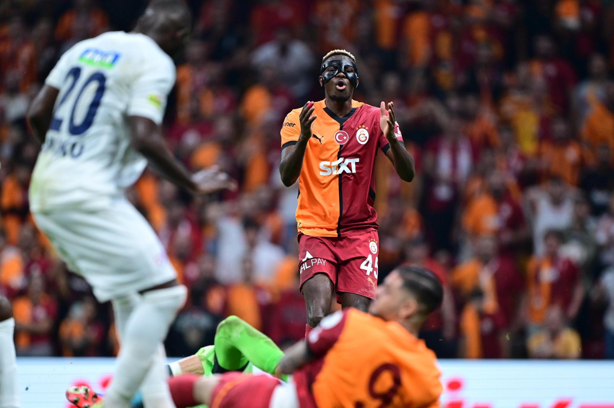 Galatasaray Kasımpaşa ile 3-3 berabere kalarak puan kaydetti